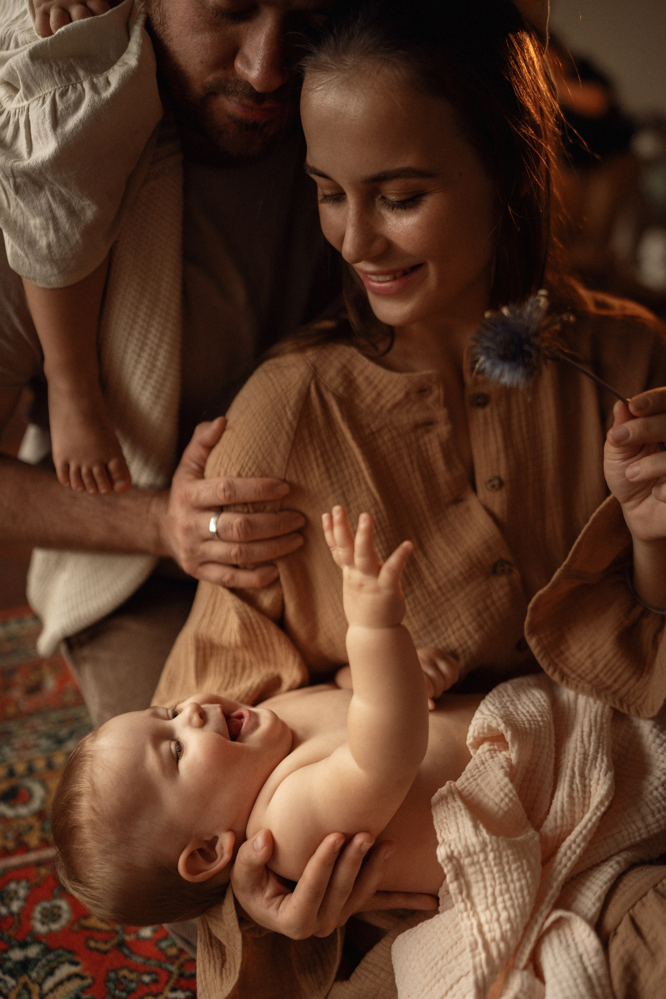 В мастерской художника. Семейный фотограф Москва. Фотограф беременности и материнства Москва