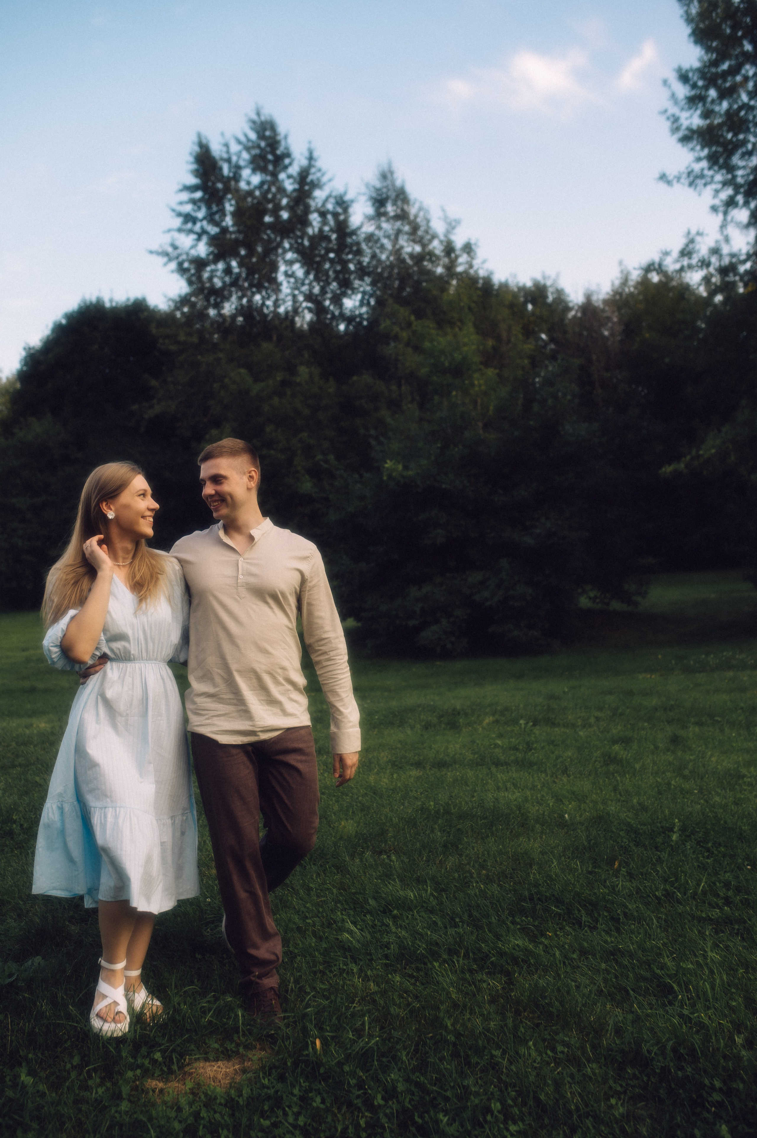 Ветер в волосах, нежность и поцелуи🤍. Лайфстайл фотограф в Москве Серебрянская Фаина