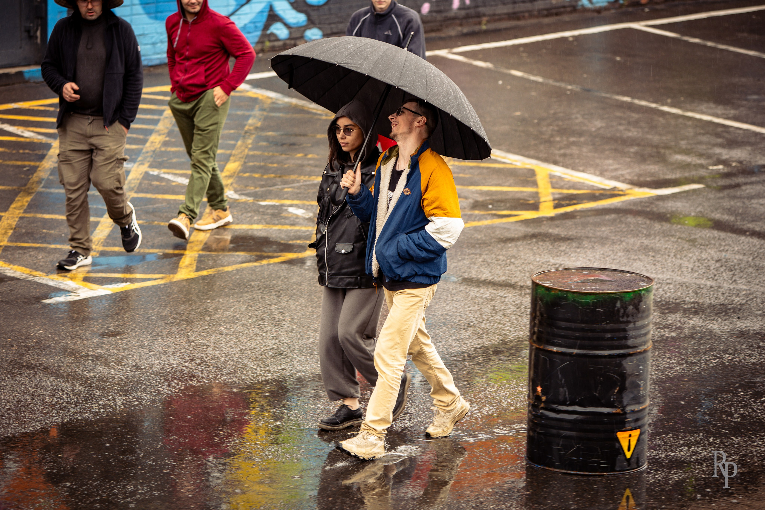 SHOWDOWN. Rusty Photographer