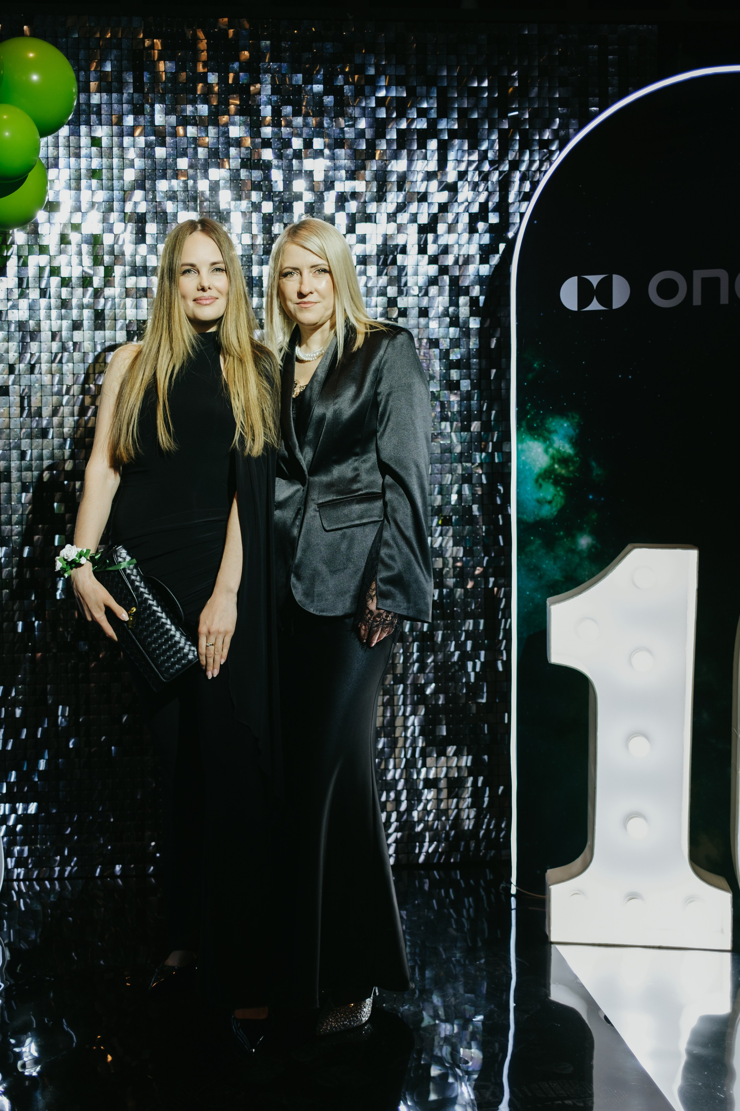 Корпоратив в Сириусу (Адлер) 10 лет компании. Свадебный фотограф Денис Ожигин в Краснодаре и крае. Эмоциональная и стильная съемка вашего дня