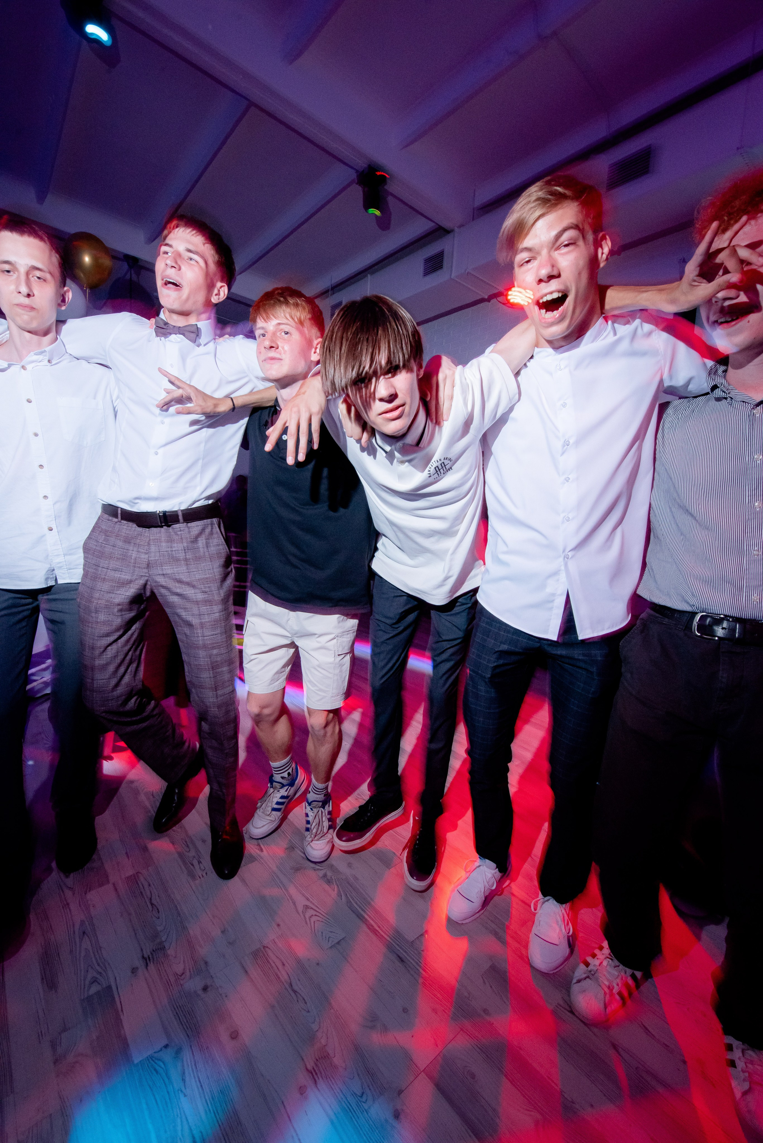 30 Школа. Вручение и Банкет. ДК Юбилейный и Банхоф. Фотограф в Волгограде и Волжском Александр Горбань