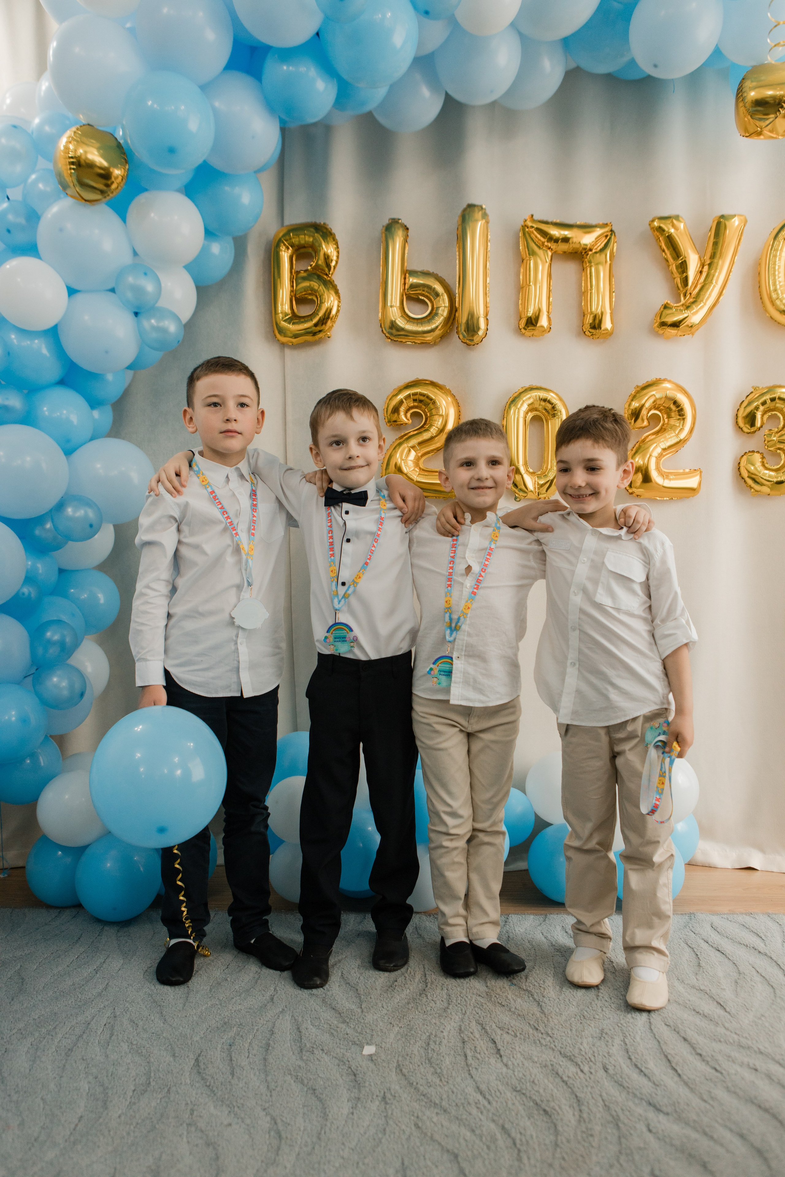 Фотосъемка выпускного в детском саду. Видеосъемка и фотосъемка свадеб. Фотограф и оператор на свадьбу. Видеосъемка подкастов, собственная видео-фотостудии. Предметная фотосъемка