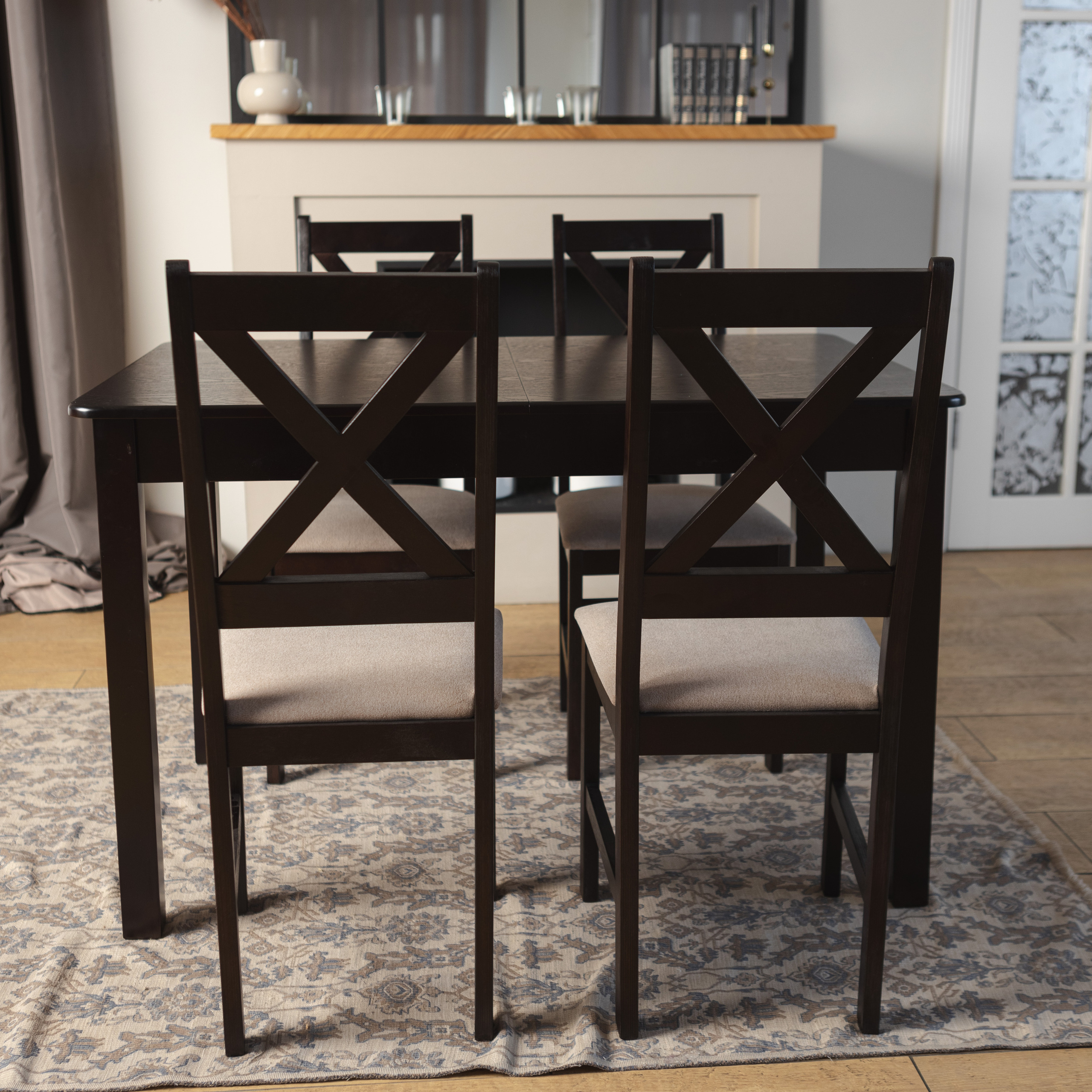 Столы и стулья. Фотограф Челябинск Эвелина Ганага, съемка для бизнеса и маркетплейсов