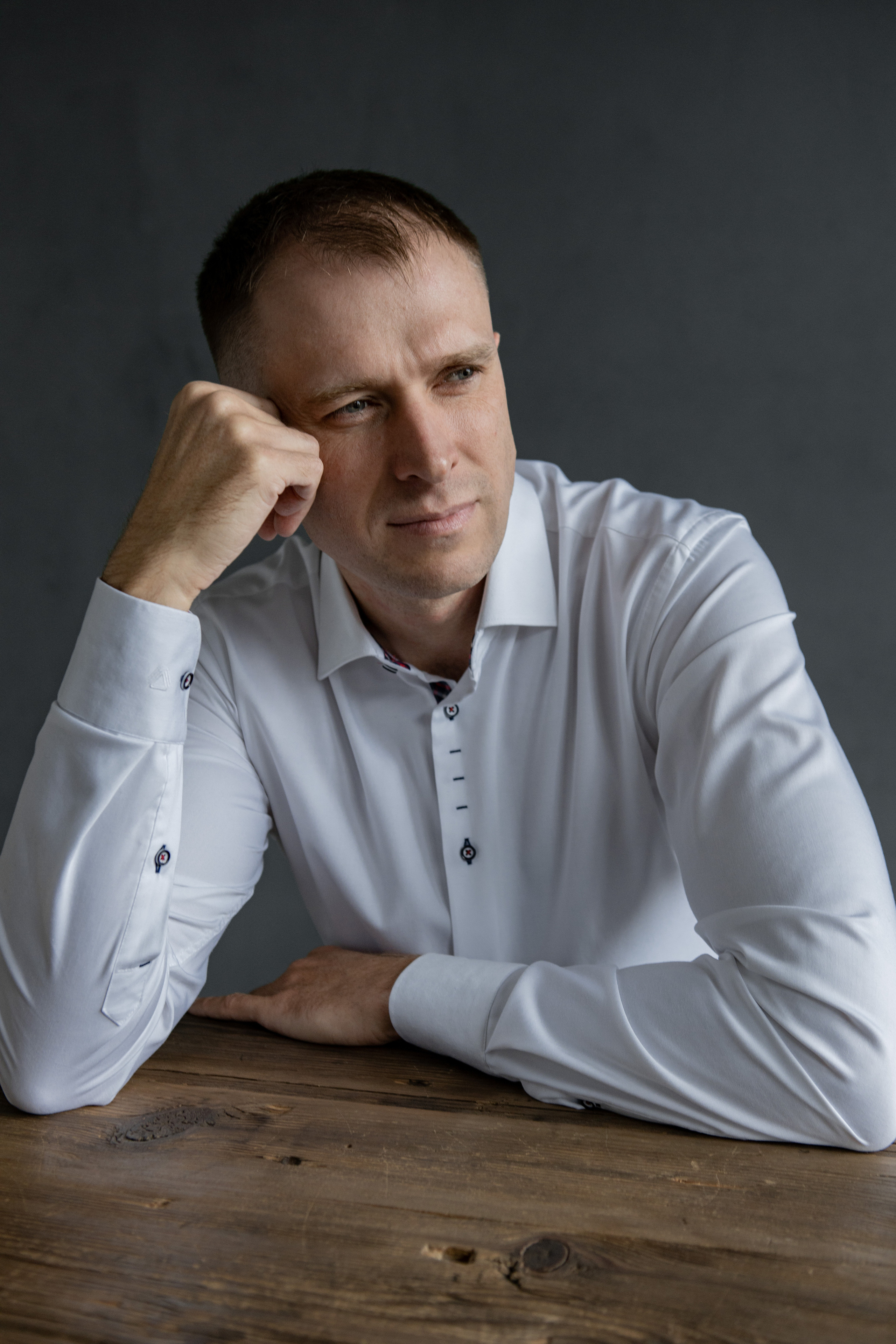 Олег. Фотограф Челябинск Эвелина Ганага, съемка для бизнеса и маркетплейсов