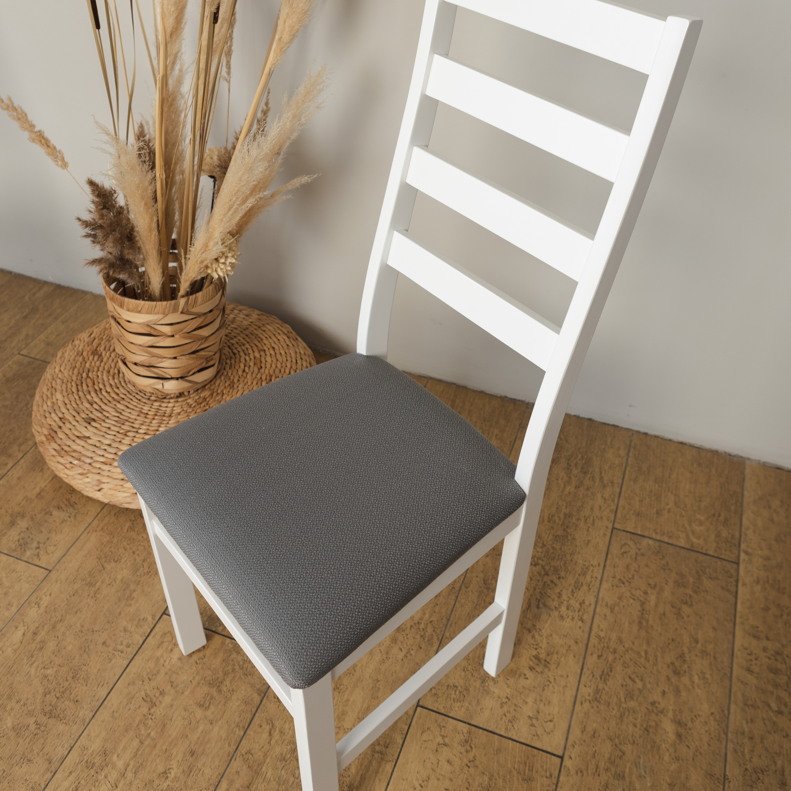 Столы и стулья. Фотограф Челябинск Эвелина Ганага, съемка для бизнеса и маркетплейсов