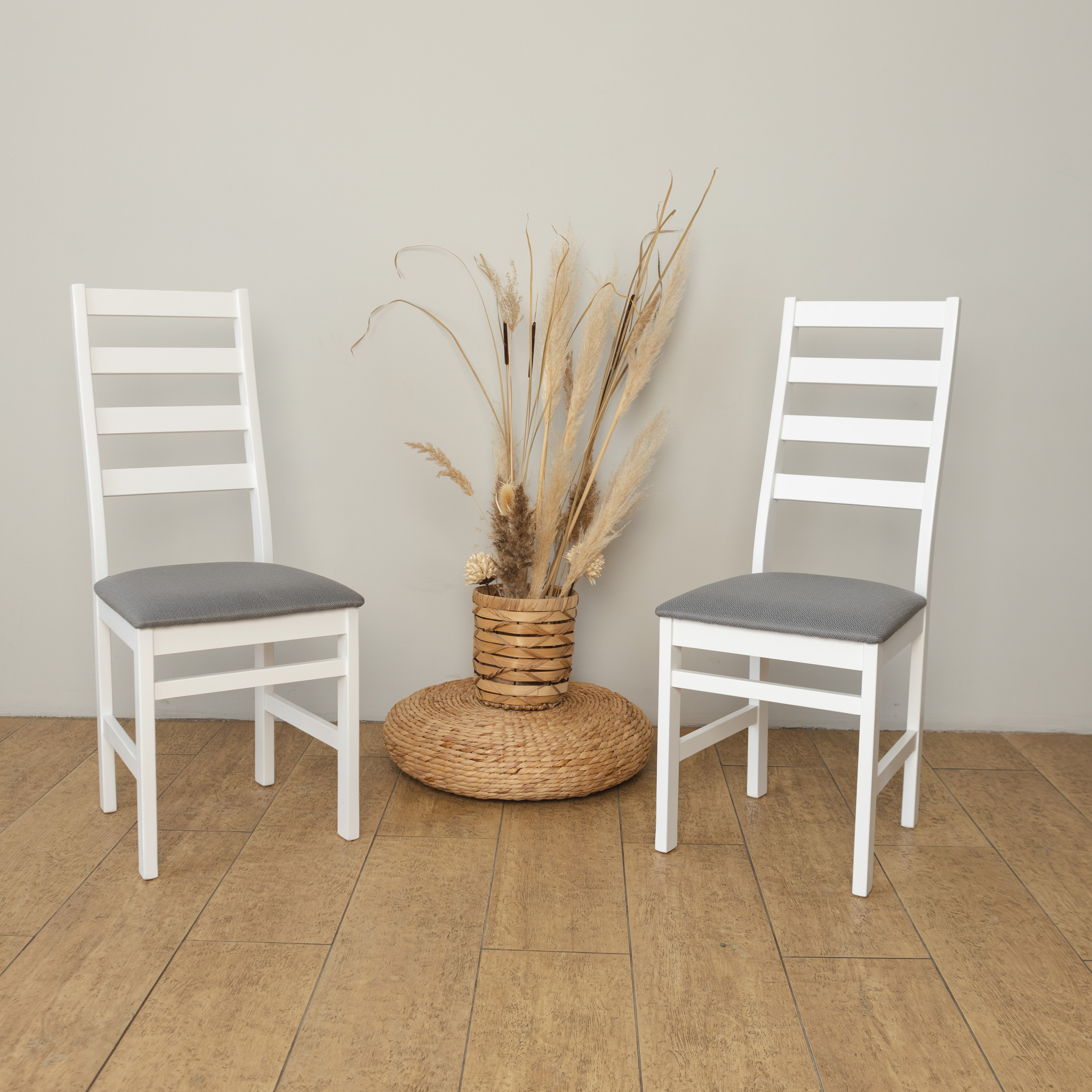 Столы и стулья. Фотограф Челябинск Эвелина Ганага, съемка для бизнеса и маркетплейсов