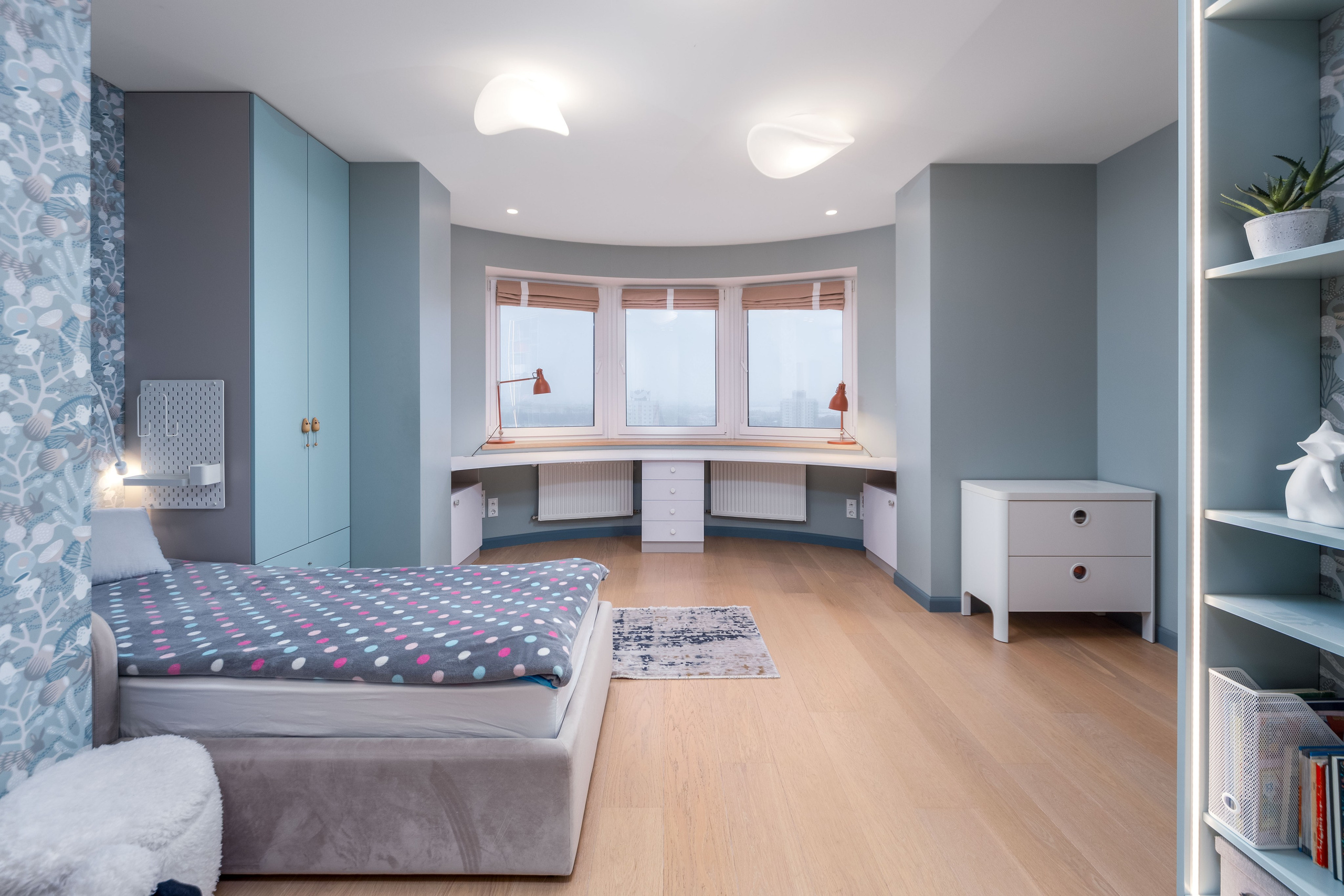 Интерьер детской спальни для двоих детей в четырехкомнатной квартире в ЖК Мегаполис