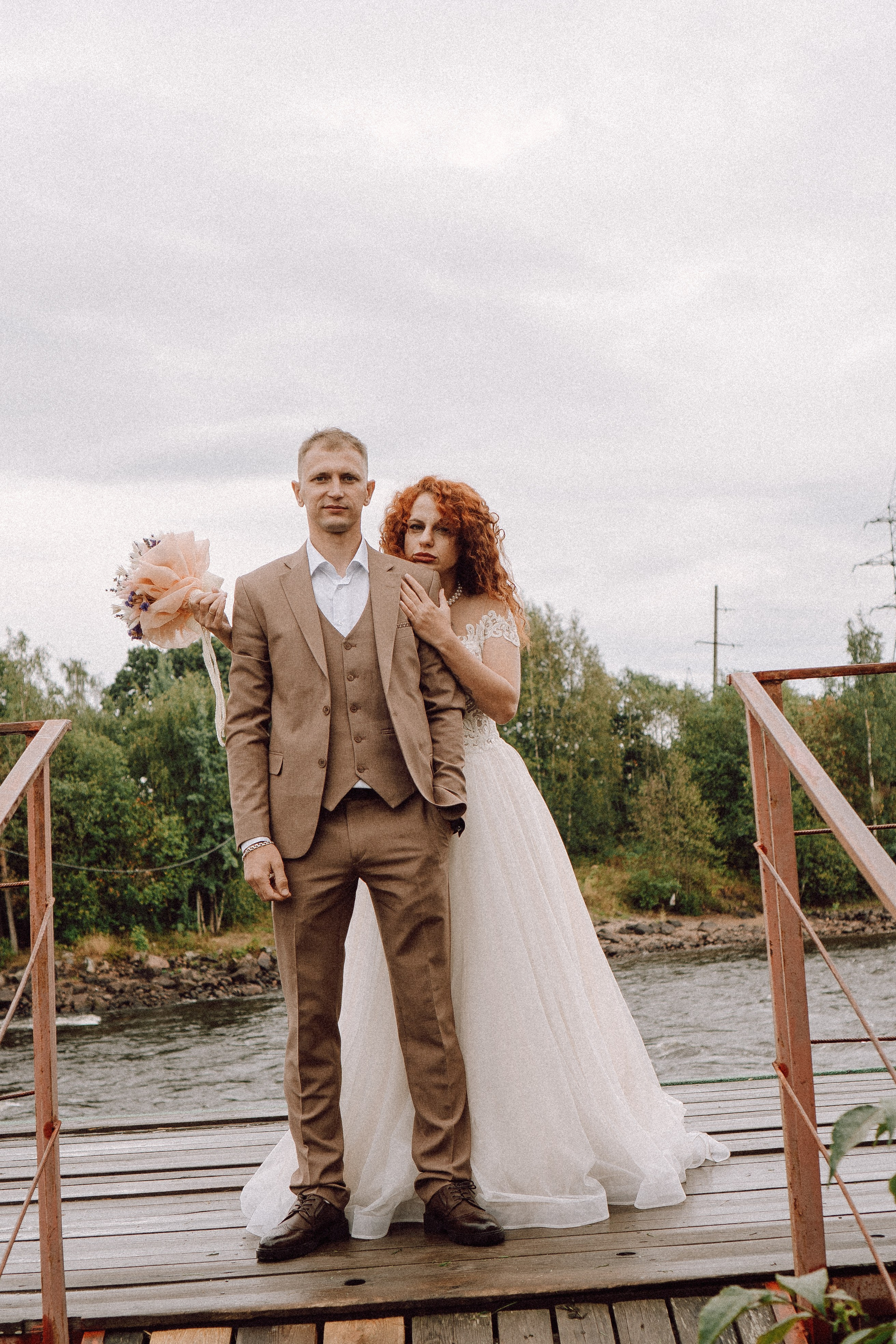 СВАДЕБНАЯ ФОТОСЕССИИЯ ПАРЫ В ГОРОДЕ ПРИОЗЕРСК В СОСНОВОМ ЛЕСУ И С ПИКАПОМ. Профессиональный фотограф, Санкт-Петербург — Виктория Богомолова