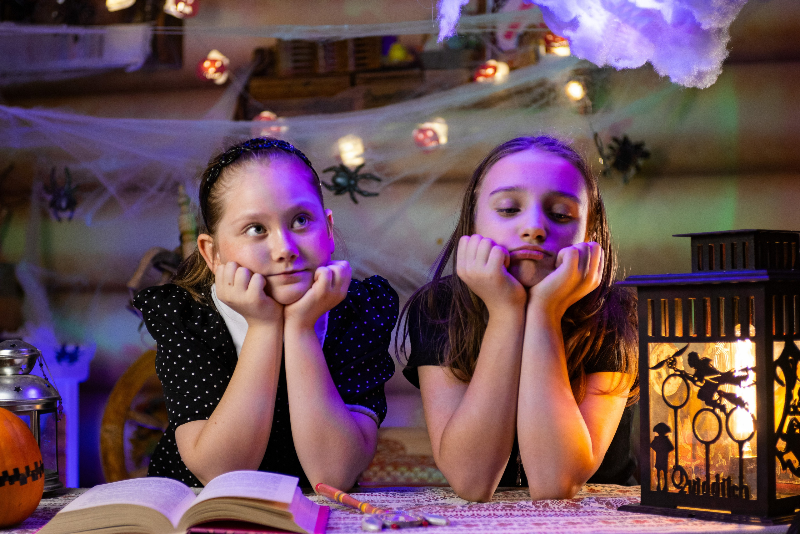 Девочки ведьмы варят зелье на хэллоуин. Фотограф Видеограф Игорь Никулин Москва Балашиха