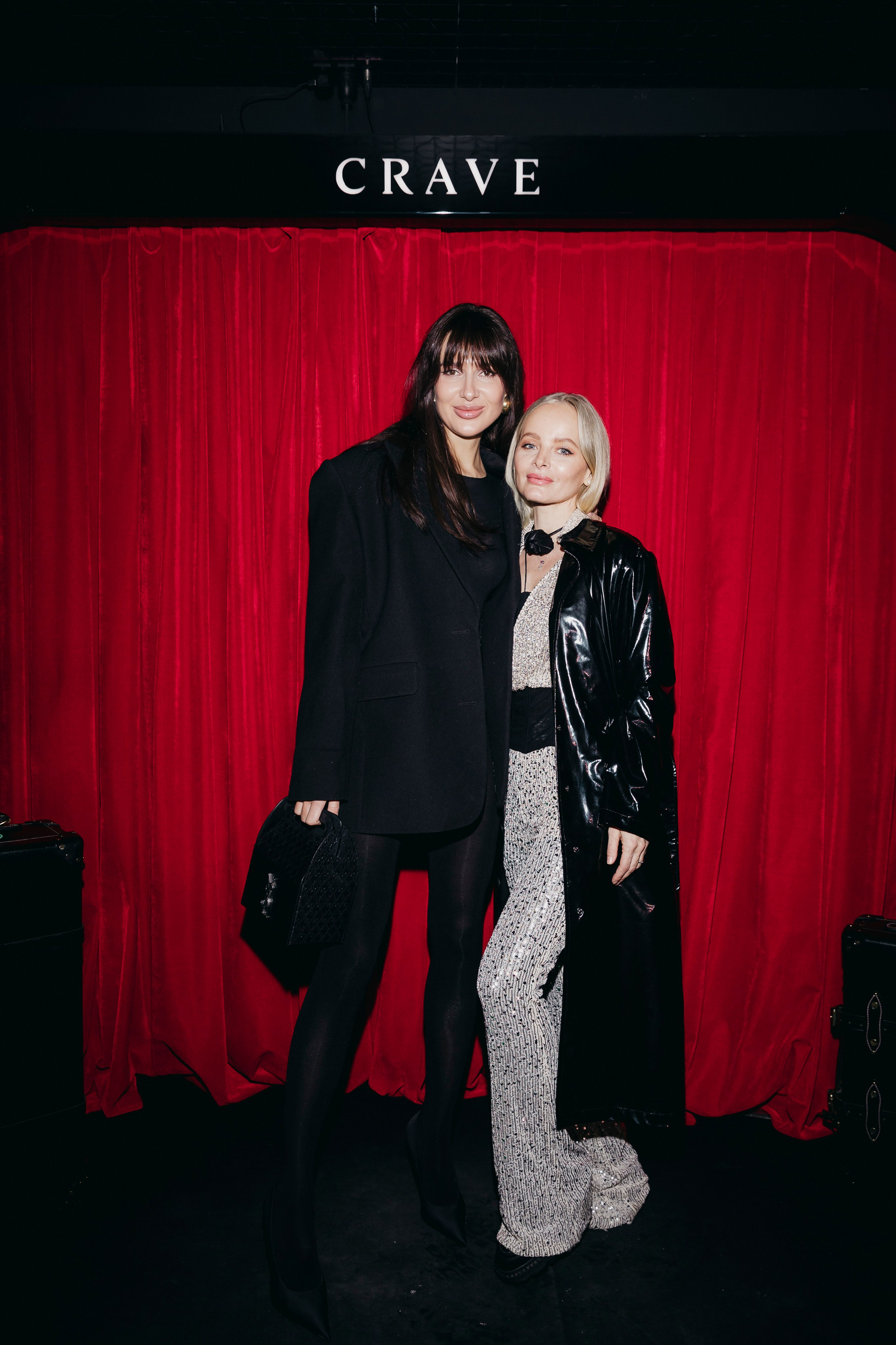 Erborian Russia, CRAVE Theatre, Moscow. «Птичка на проводе»: информационный портал в Москве