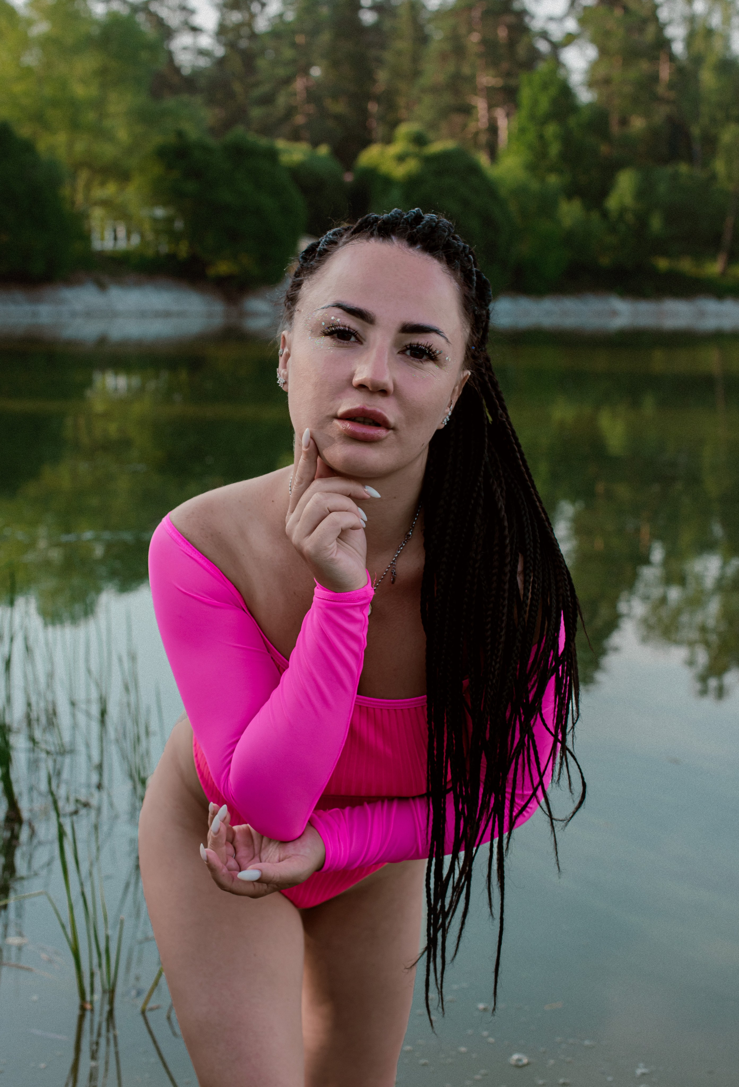 Анастасия на водоеме. Женский фотограф в Москве и МО
