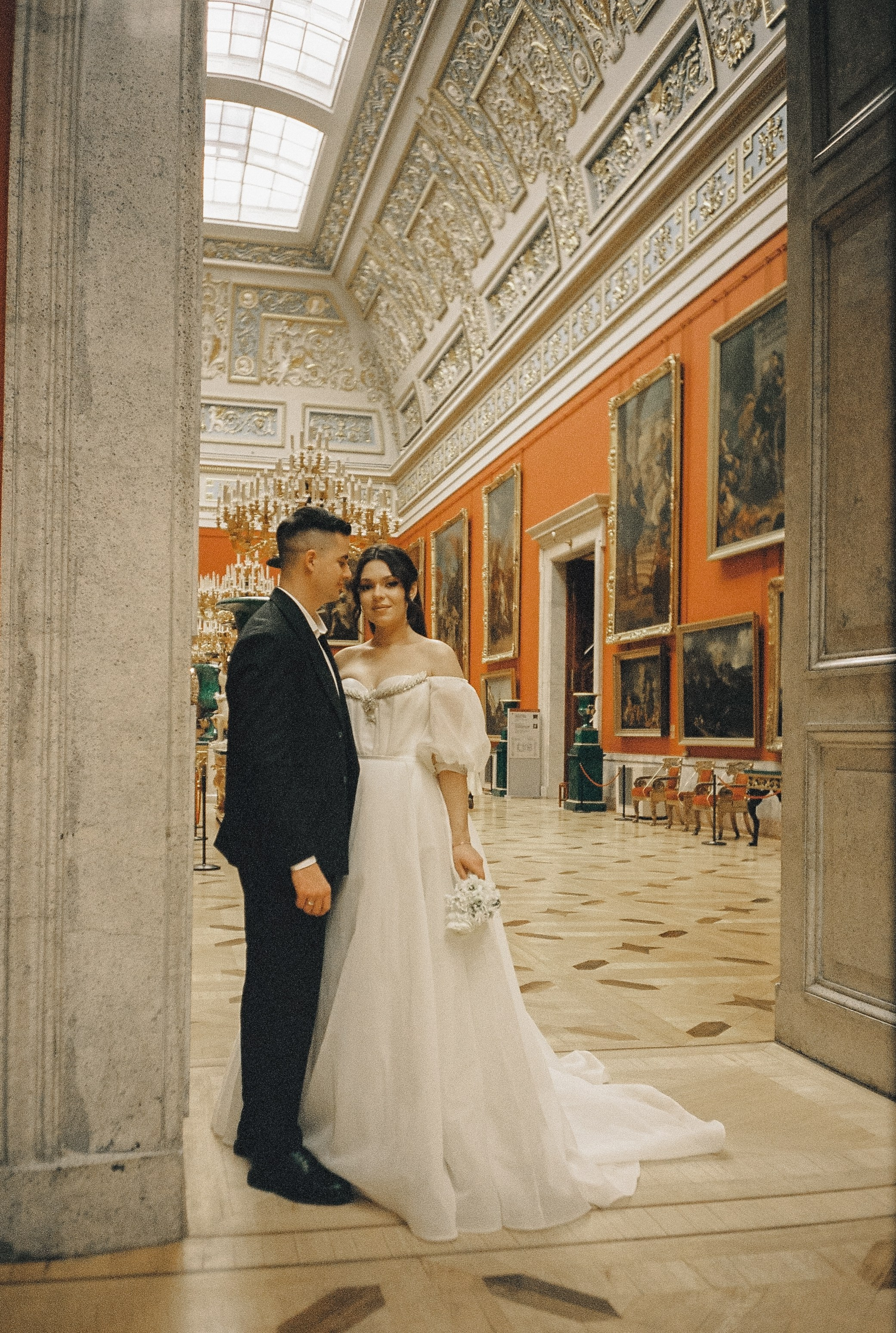 Ксения и Эдуард с пленкой 35 mm. Фотограф в Санкт-Петербурге Юлия Гербель