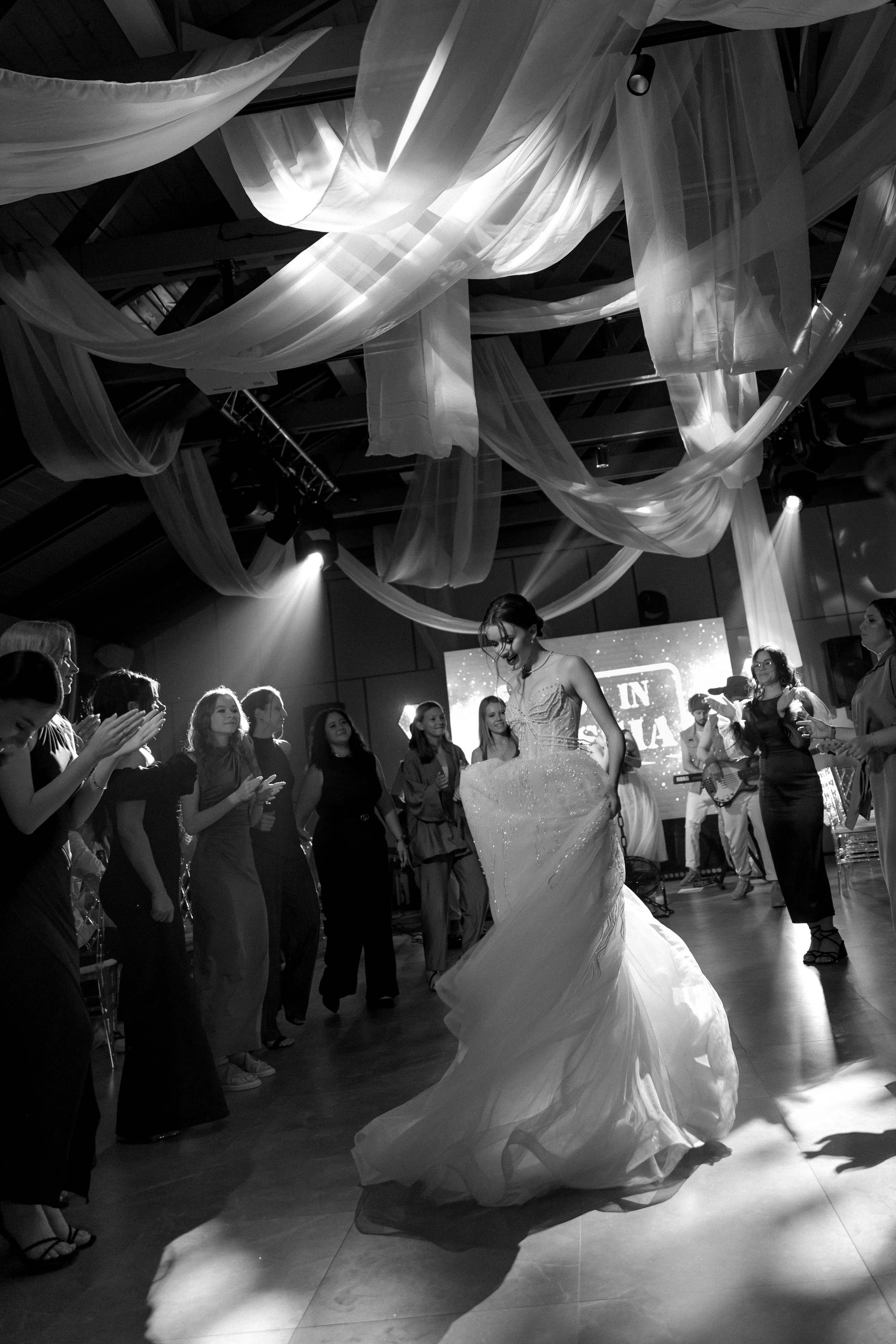 И жили они долго и очень счастливо. Михаил и Юлия Лыженко — свадебный фотограф Волгоград