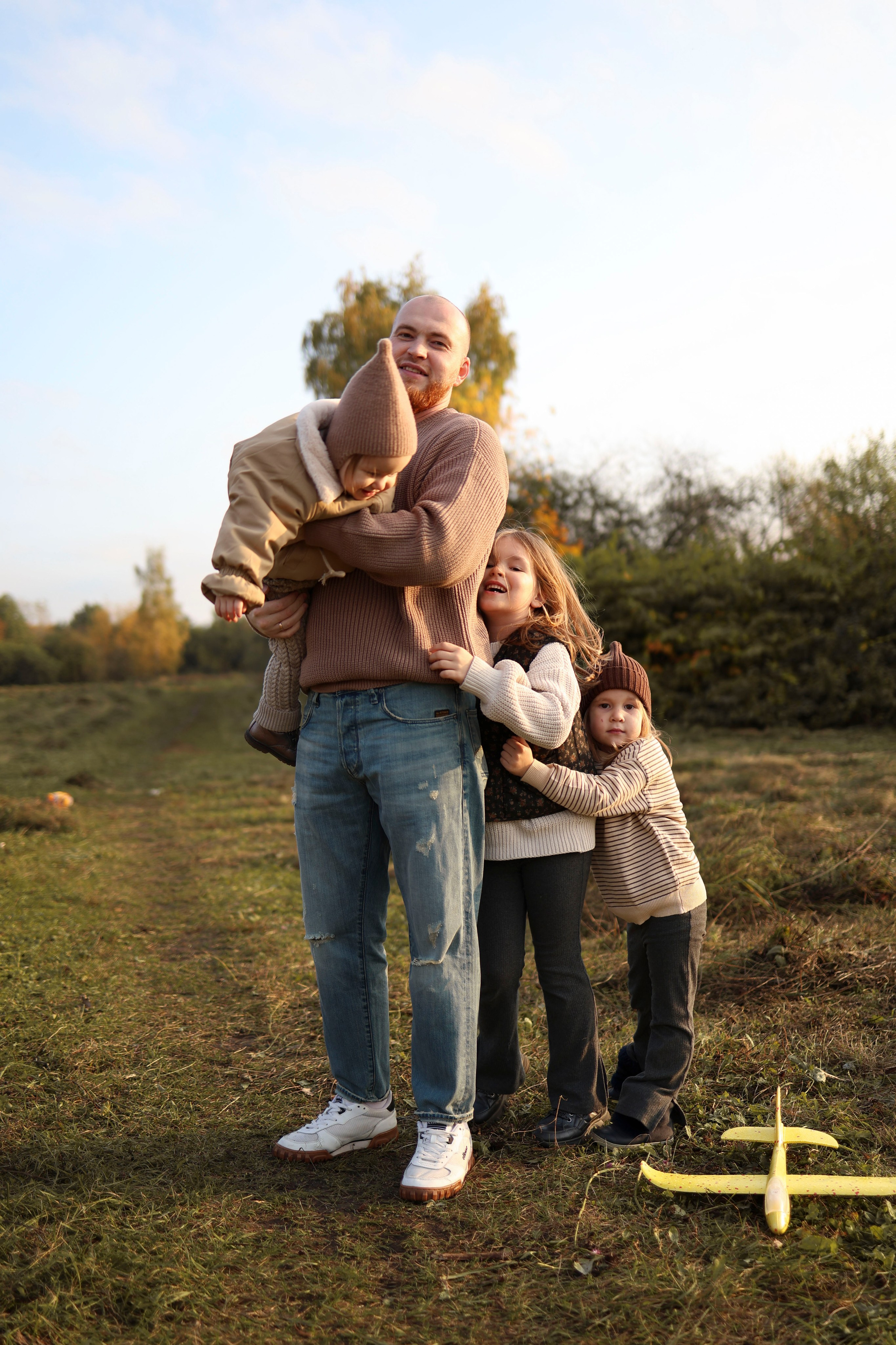 Осенняя прогулка папы с дочками. Семейный и детский фотограф в Москве Анастасия Мурга
