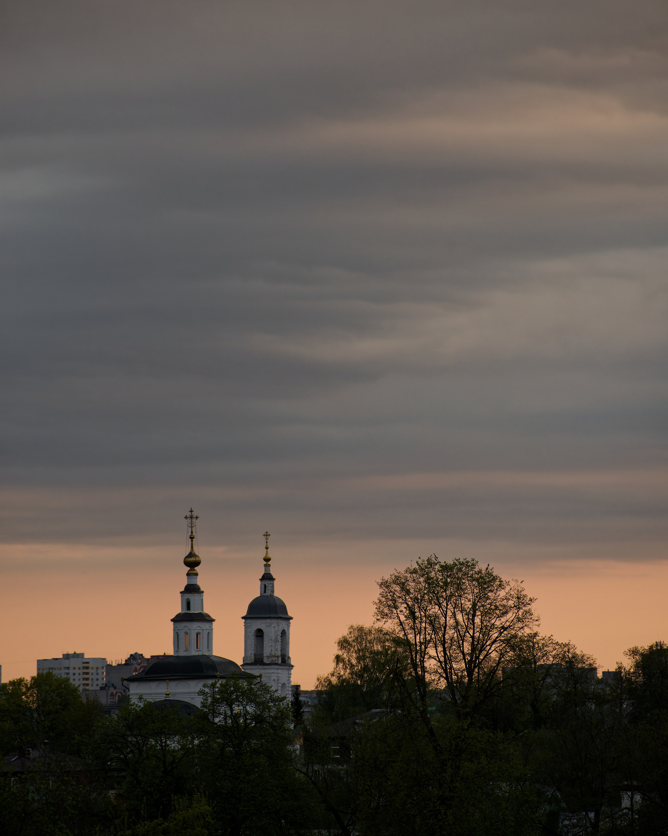 Вид на церковь на закате