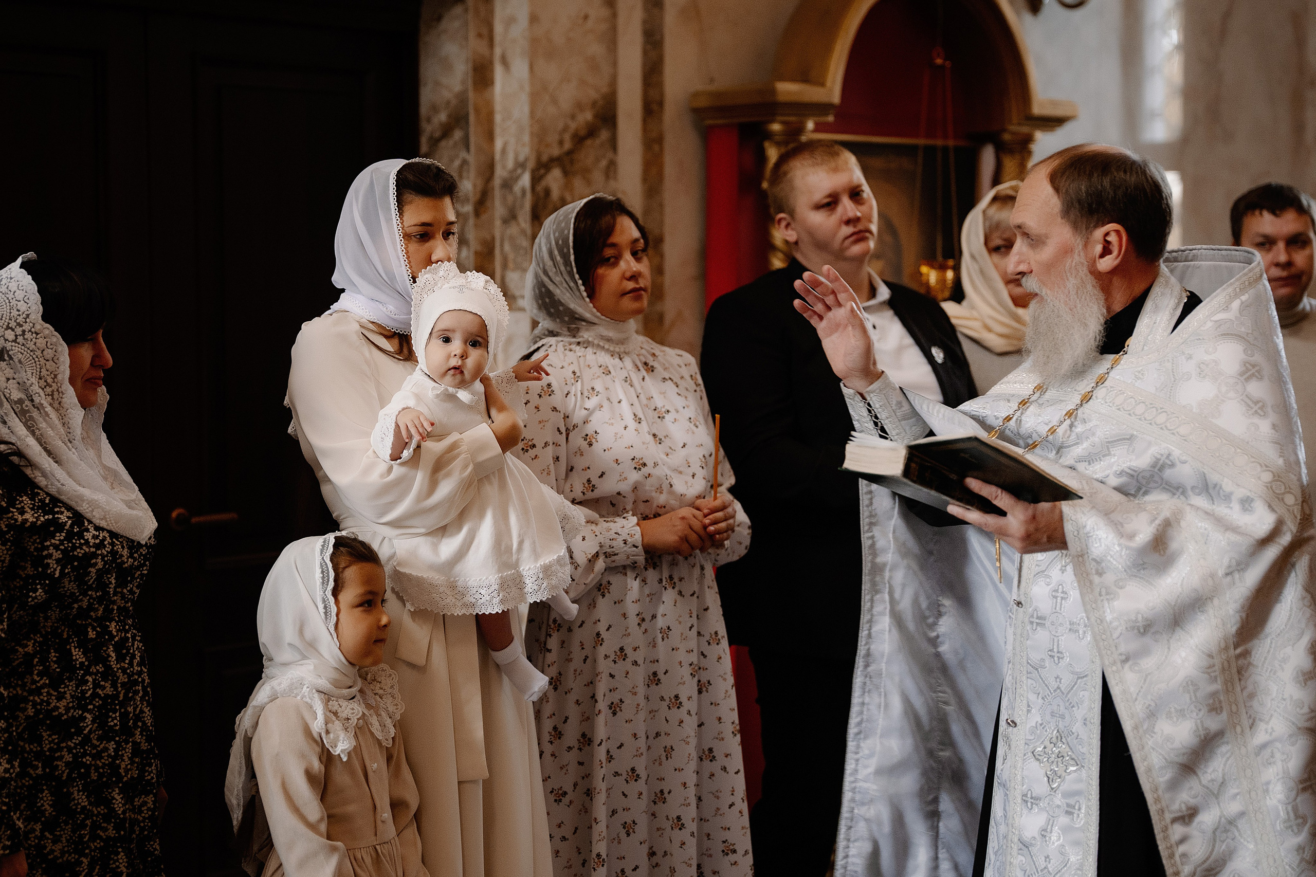 Таинство крещения Снежаны. Фотограф на Крещение и Венчание в Красноярске Рамазанова Юлия