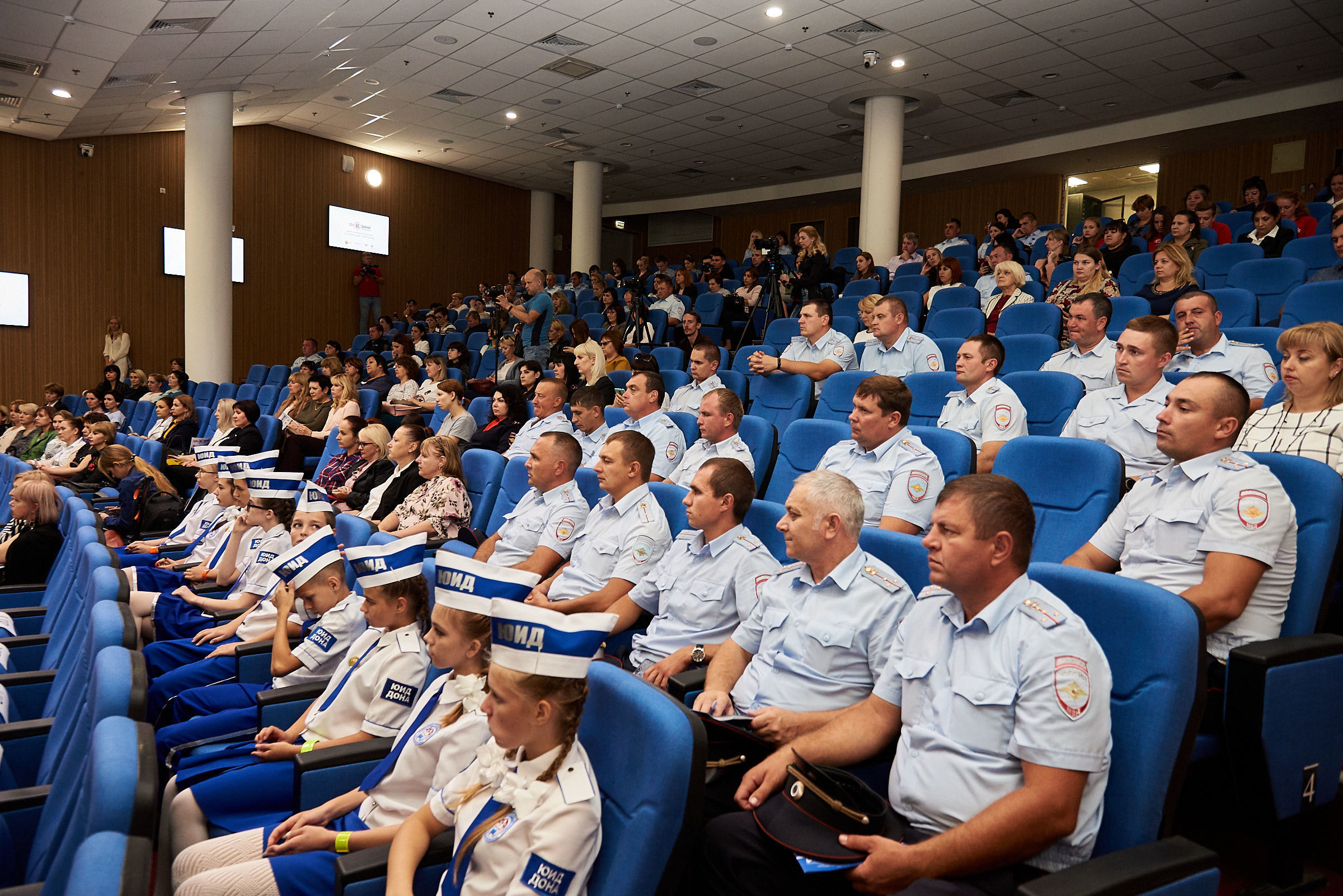 Открытие проекта «Однозначно» в Ростове. Репортажный и коммерческий фотограф в Ростове Виталий Ишков