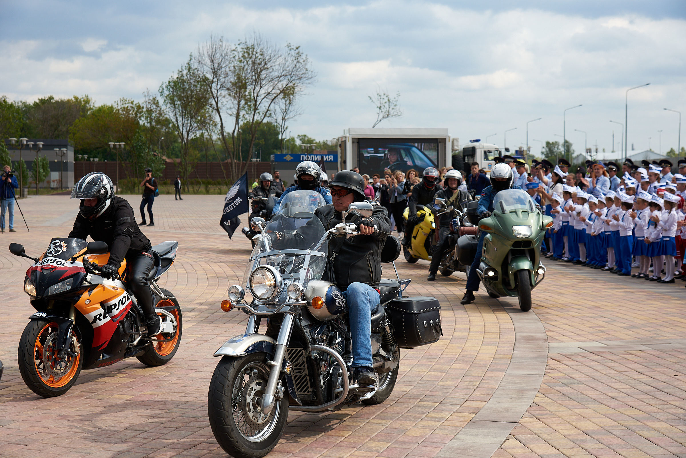 Открытие проекта «Однозначно» в Ростове. Репортажный и коммерческий фотограф в Ростове Виталий Ишков