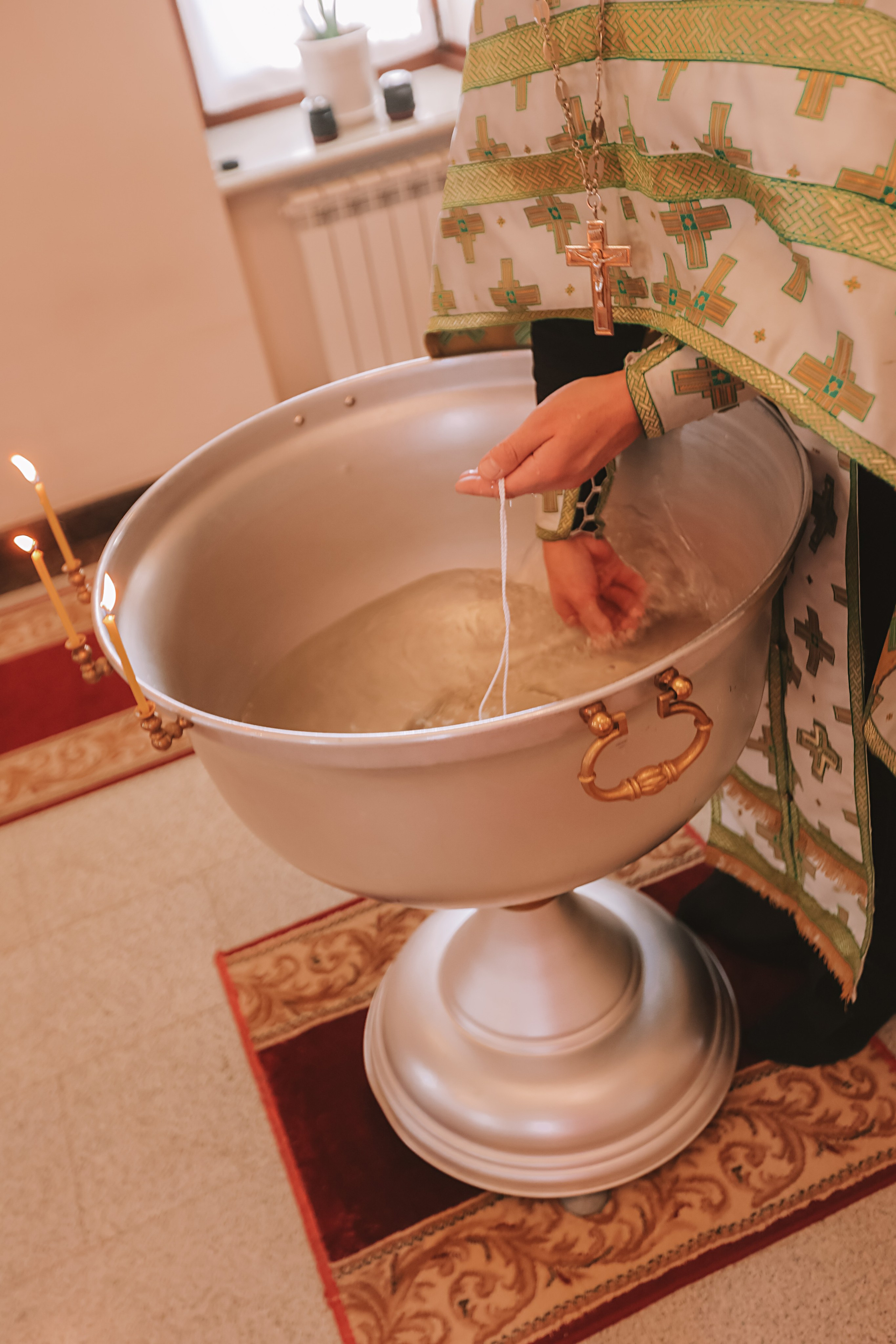 Крещение круглая церковь. Семейный фотограф Тюмень, фотограф на роды Салмина Мария