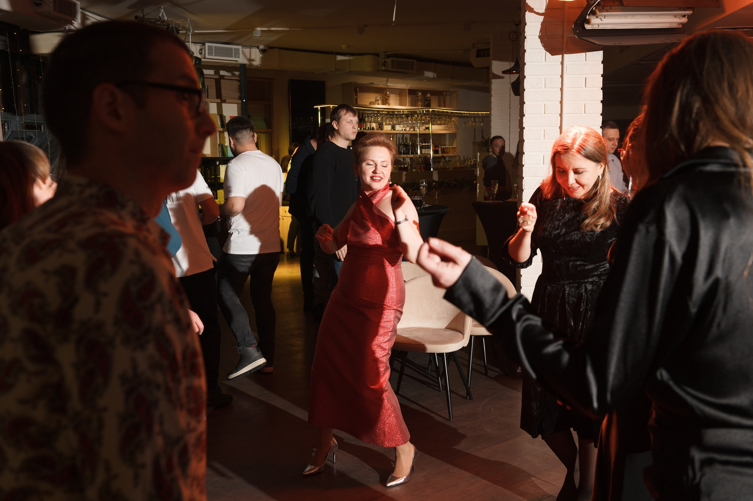 Новогодний корпоратив для IT компании в Москве. Организатор новогоднего корпоратива агентство ПИОН. Разработка идеи корпоратива, подбор площадки и всех специалистов. Оперативно. +79037387515