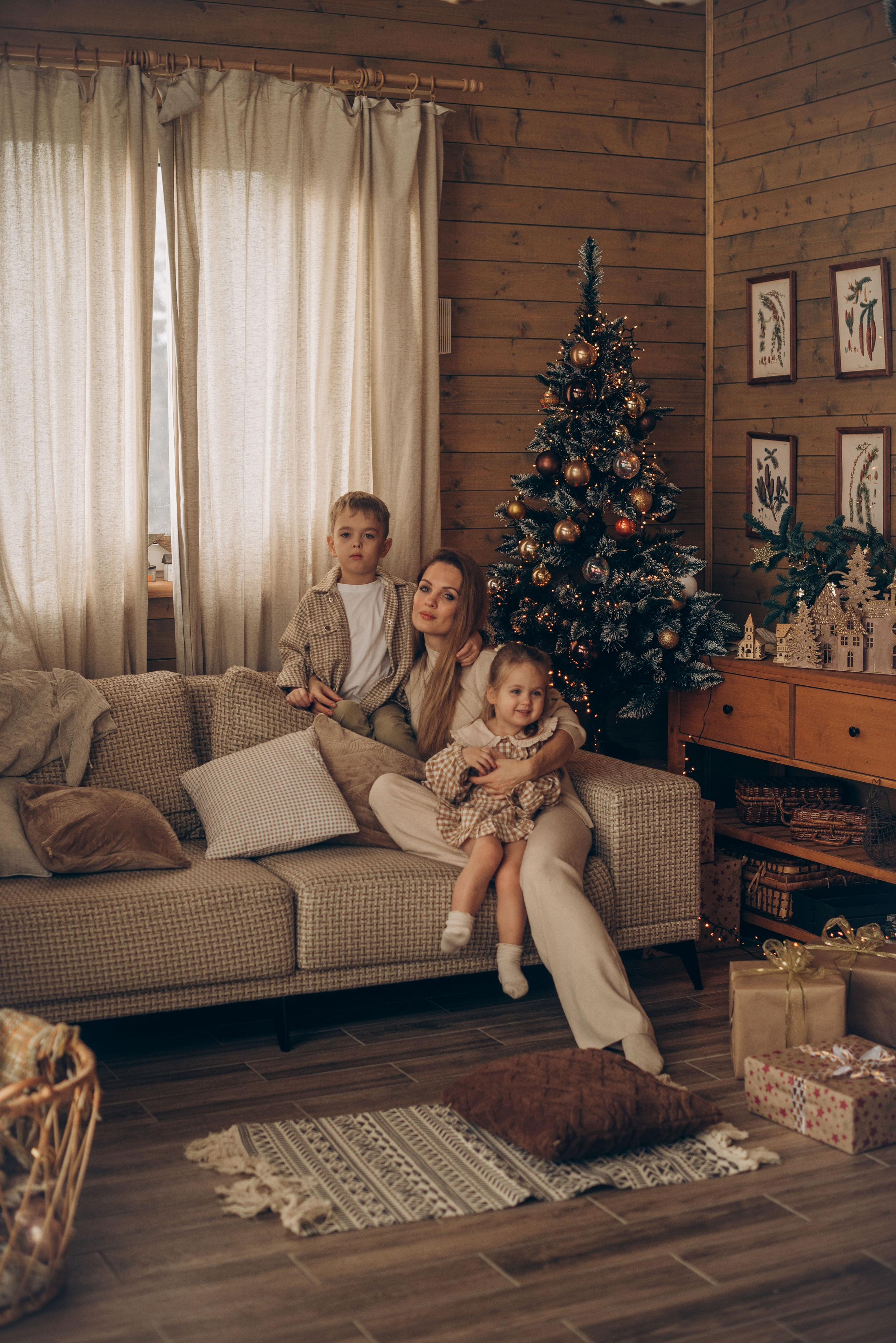 Семейная новогодняя фотосессия в студии. Семейный фотограф в Домодедово и Москве Елена Пичугина