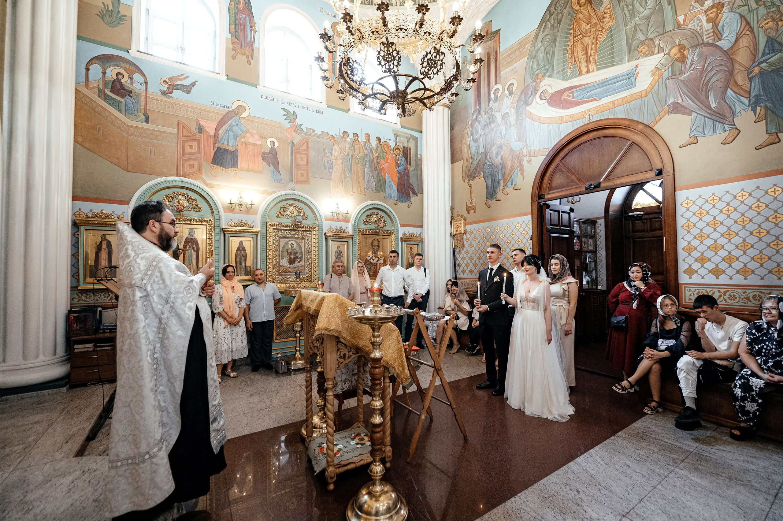 Свадьба с венчанием в Щелково. Прогулка в Гребнево, ресторан Кинза, отель Премиум. Свадебный и семейный фотограф Виктория Носачёва. Щелково, Москва и МО