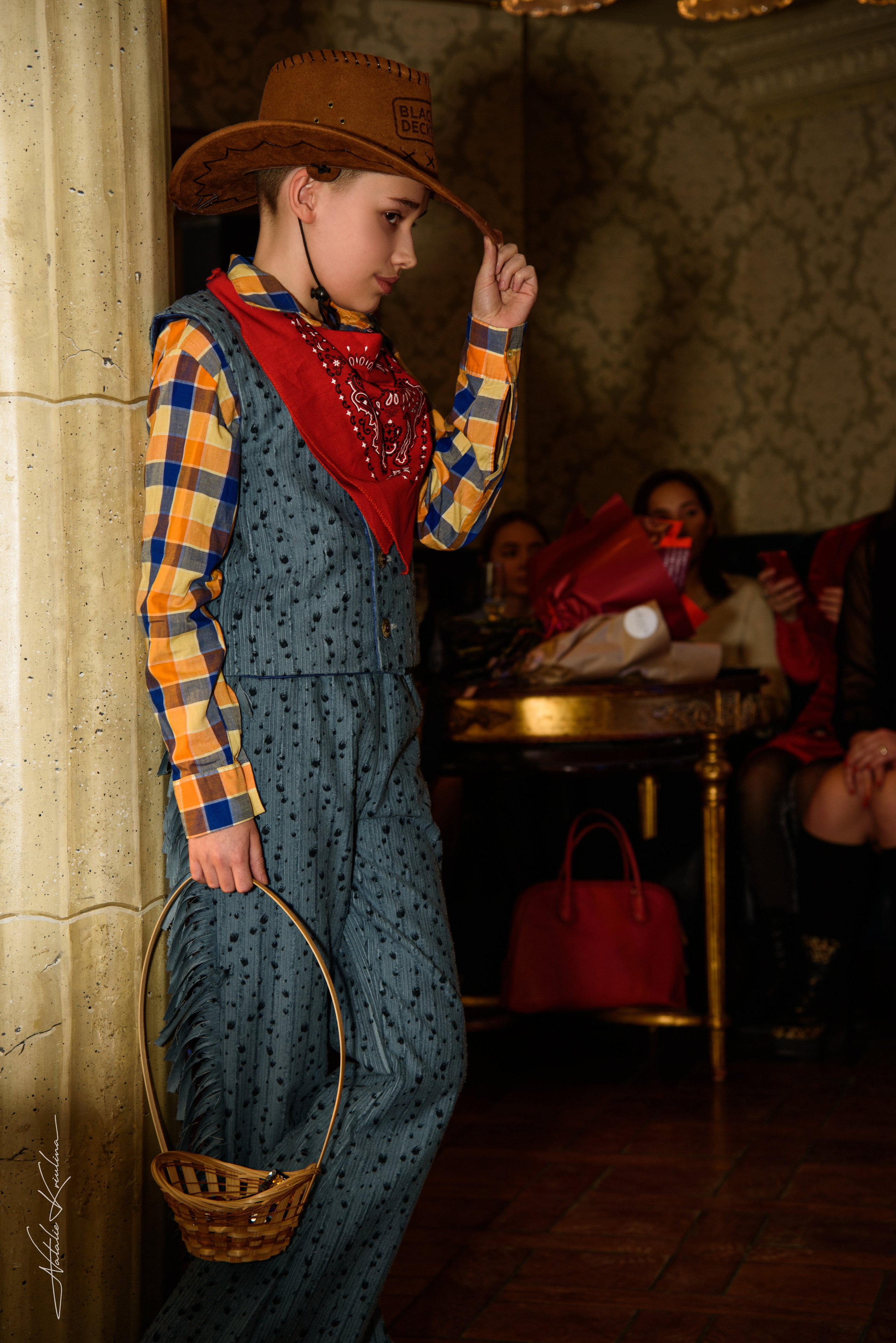 Фэшн показ дизайнерской одежды. Портретный Семейный Fine-Art фотограф в Санкт-Петербурге Криулина