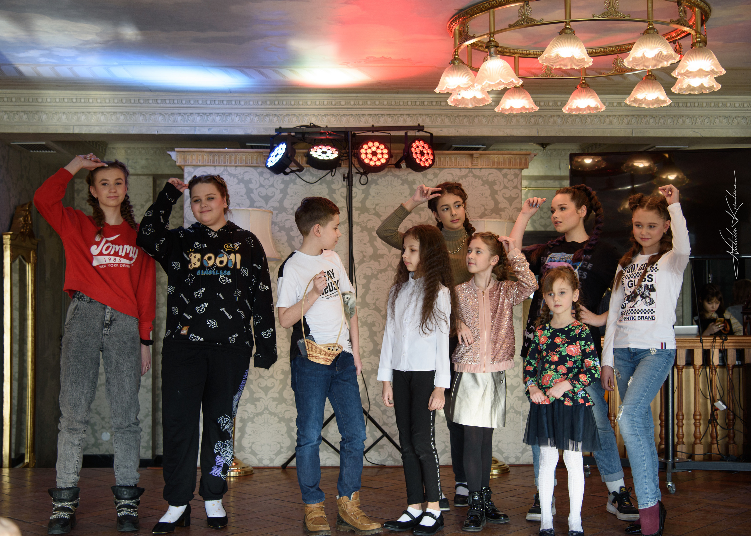 Фэшн показ дизайнерской одежды. Портретный Семейный Fine-Art фотограф в Санкт-Петербурге Криулина