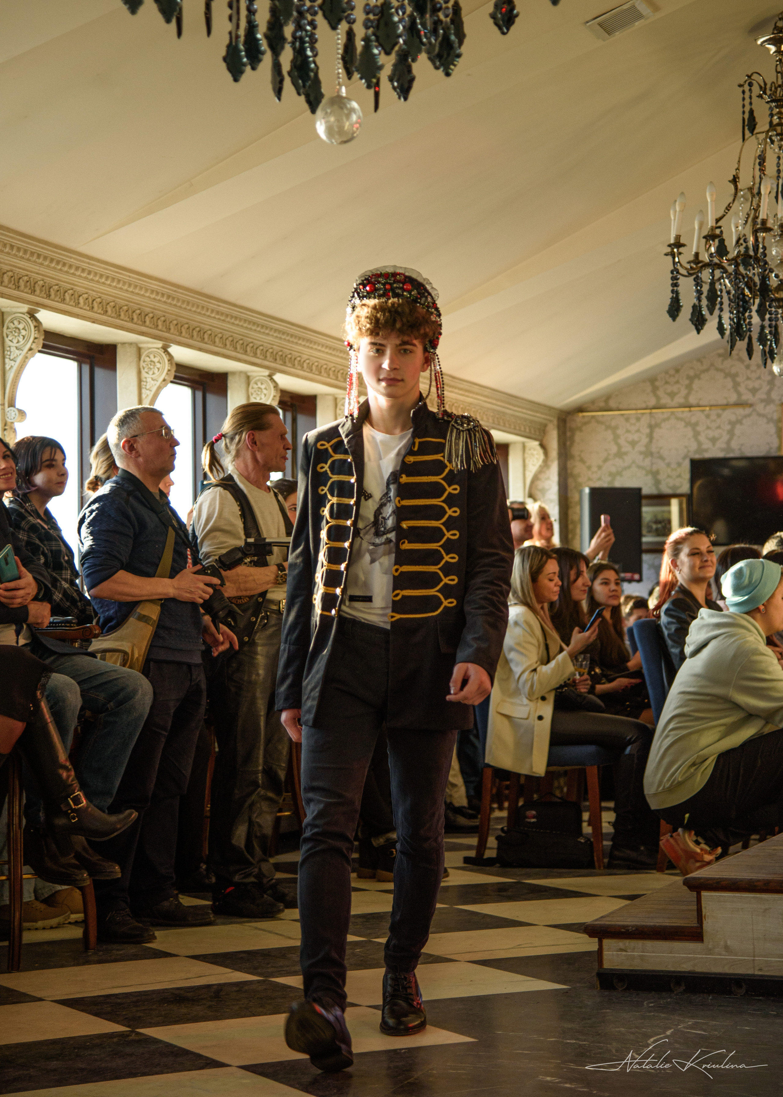 Фэшн показ дизайнерской одежды. Портретный Семейный Fine-Art фотограф в Санкт-Петербурге Криулина