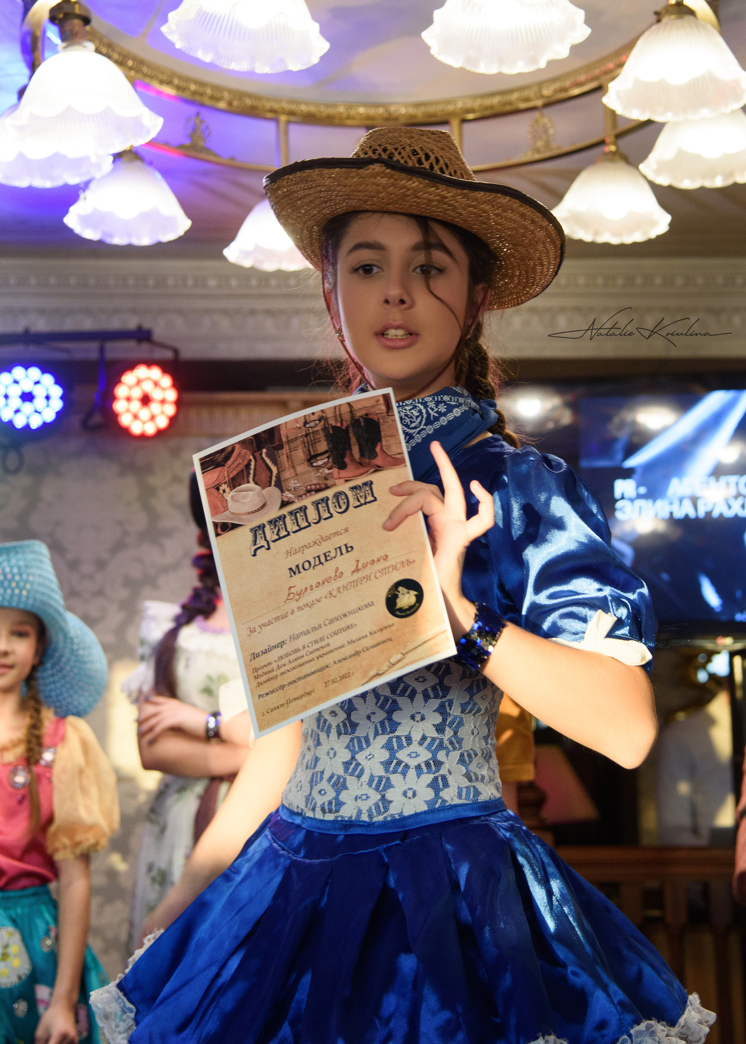 Фэшн показ дизайнерской одежды. Портретный Семейный Fine-Art фотограф в Санкт-Петербурге Криулина