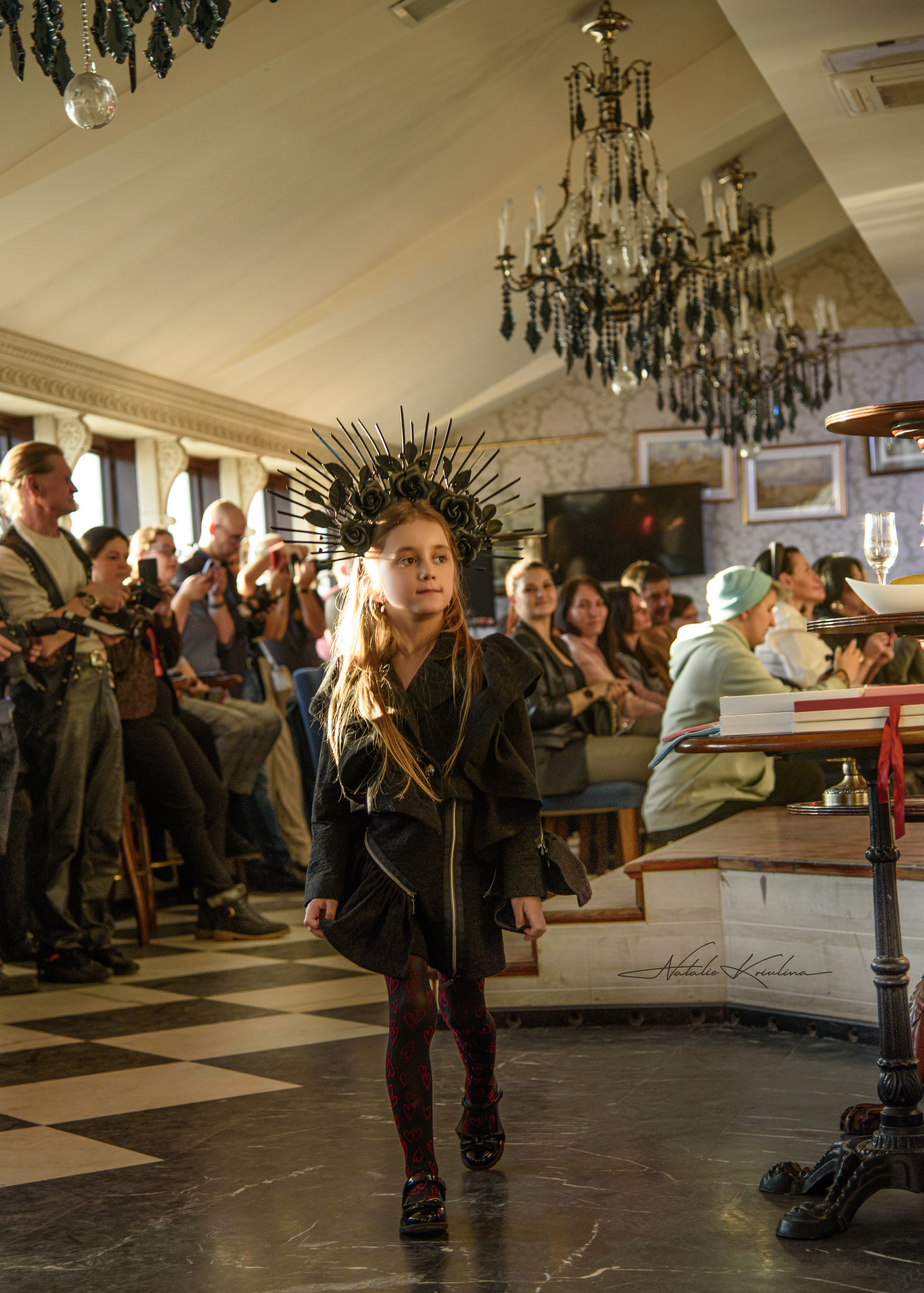 Фэшн показ дизайнерской одежды. Портретный Семейный Fine-Art фотограф в Санкт-Петербурге Криулина