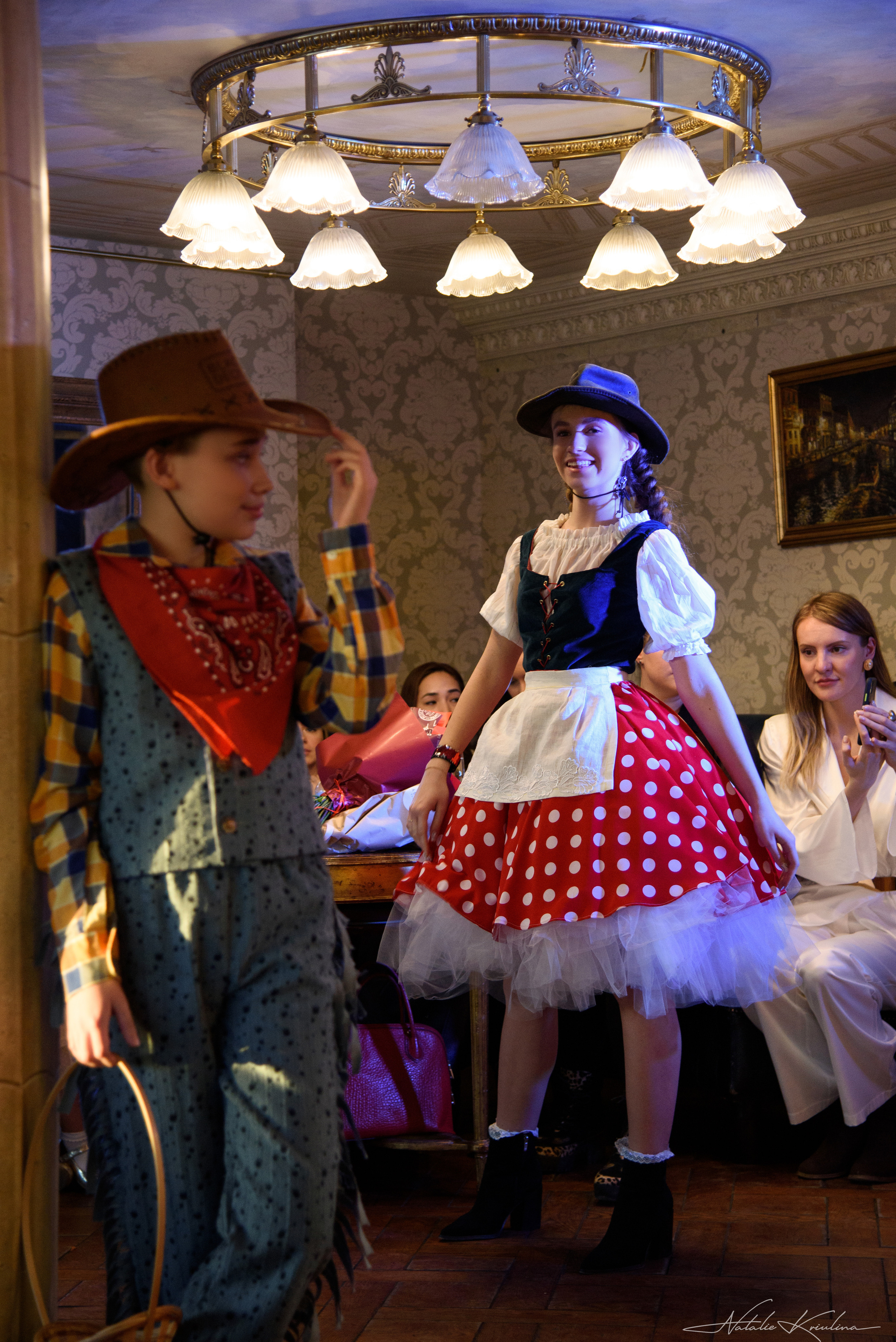 Фэшн показ дизайнерской одежды. Портретный Семейный Fine-Art фотограф в Санкт-Петербурге Криулина