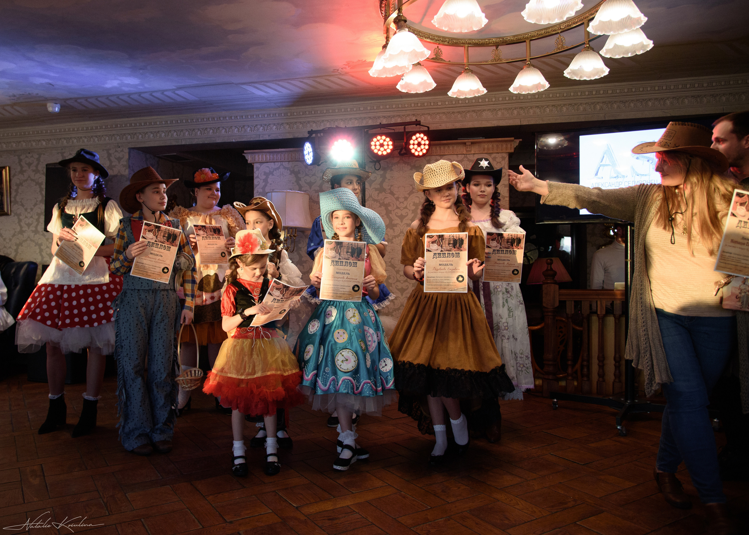 Фэшн показ дизайнерской одежды. Портретный Семейный Fine-Art фотограф в Санкт-Петербурге Криулина