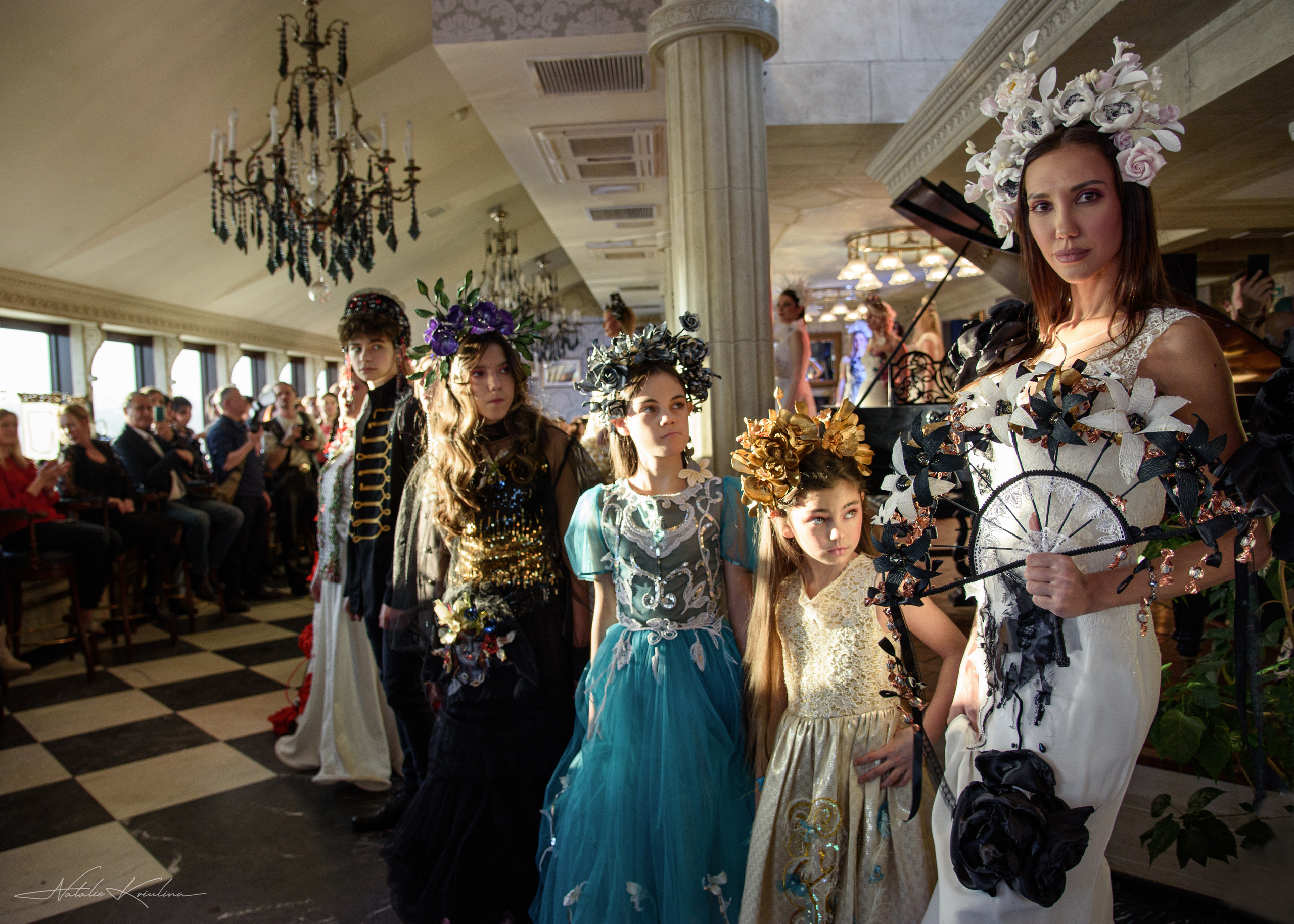 Фэшн показ дизайнерской одежды. Портретный Семейный Fine-Art фотограф в Санкт-Петербурге Криулина