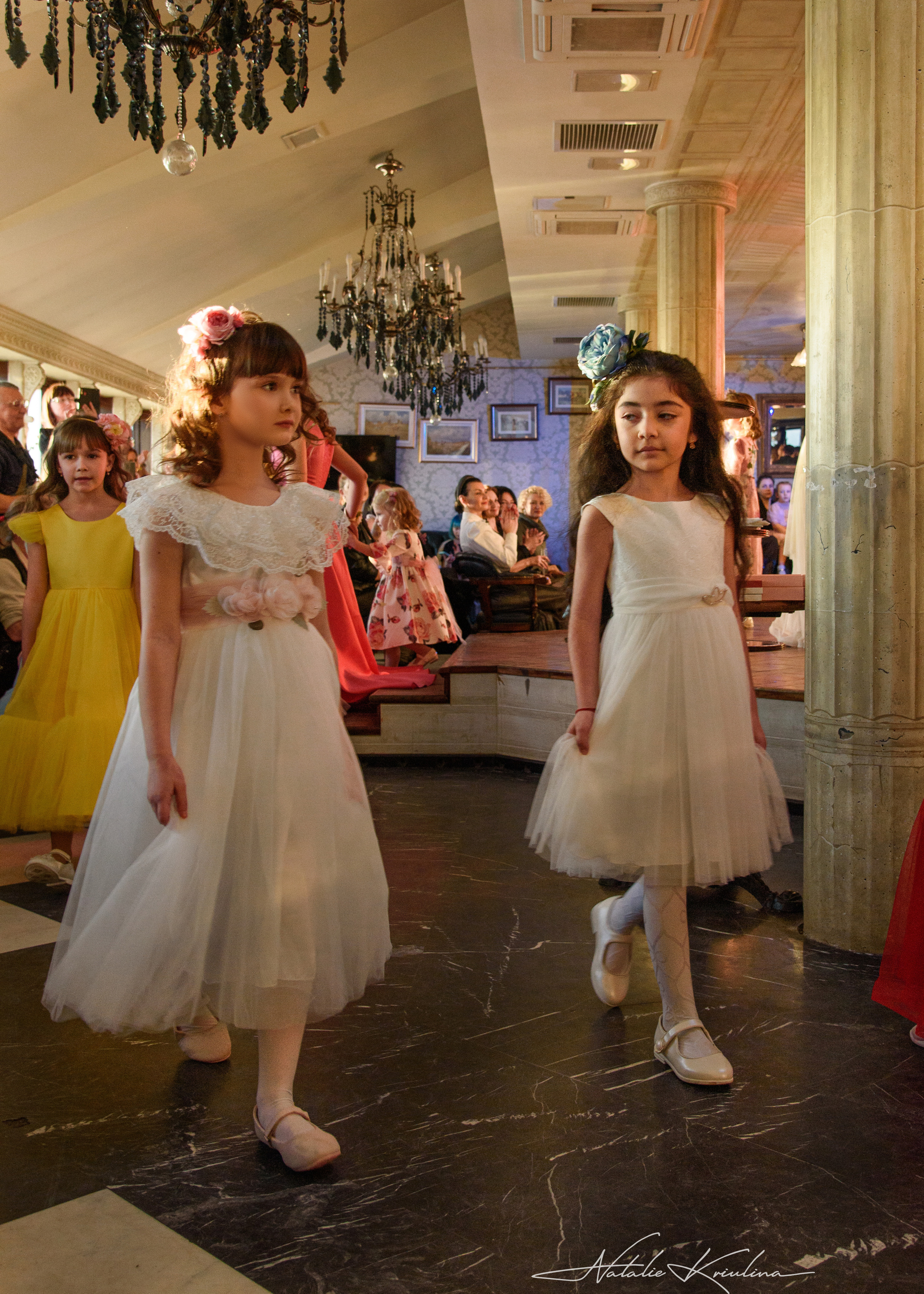 Фэшн показ дизайнерской одежды. Портретный Семейный Fine-Art фотограф в Санкт-Петербурге Криулина