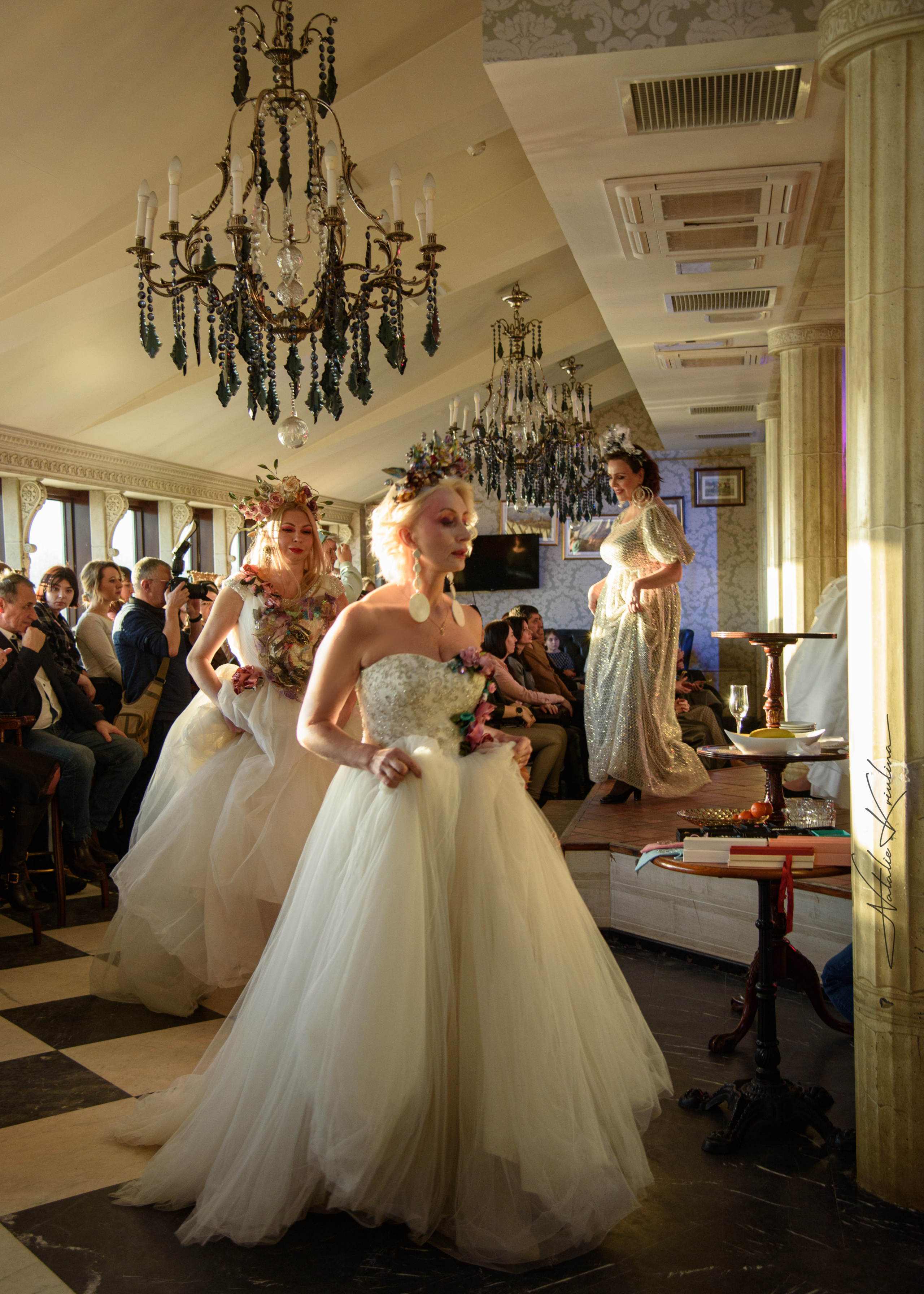 Фэшн показ дизайнерской одежды. Портретный Семейный Fine-Art фотограф в Санкт-Петербурге Криулина