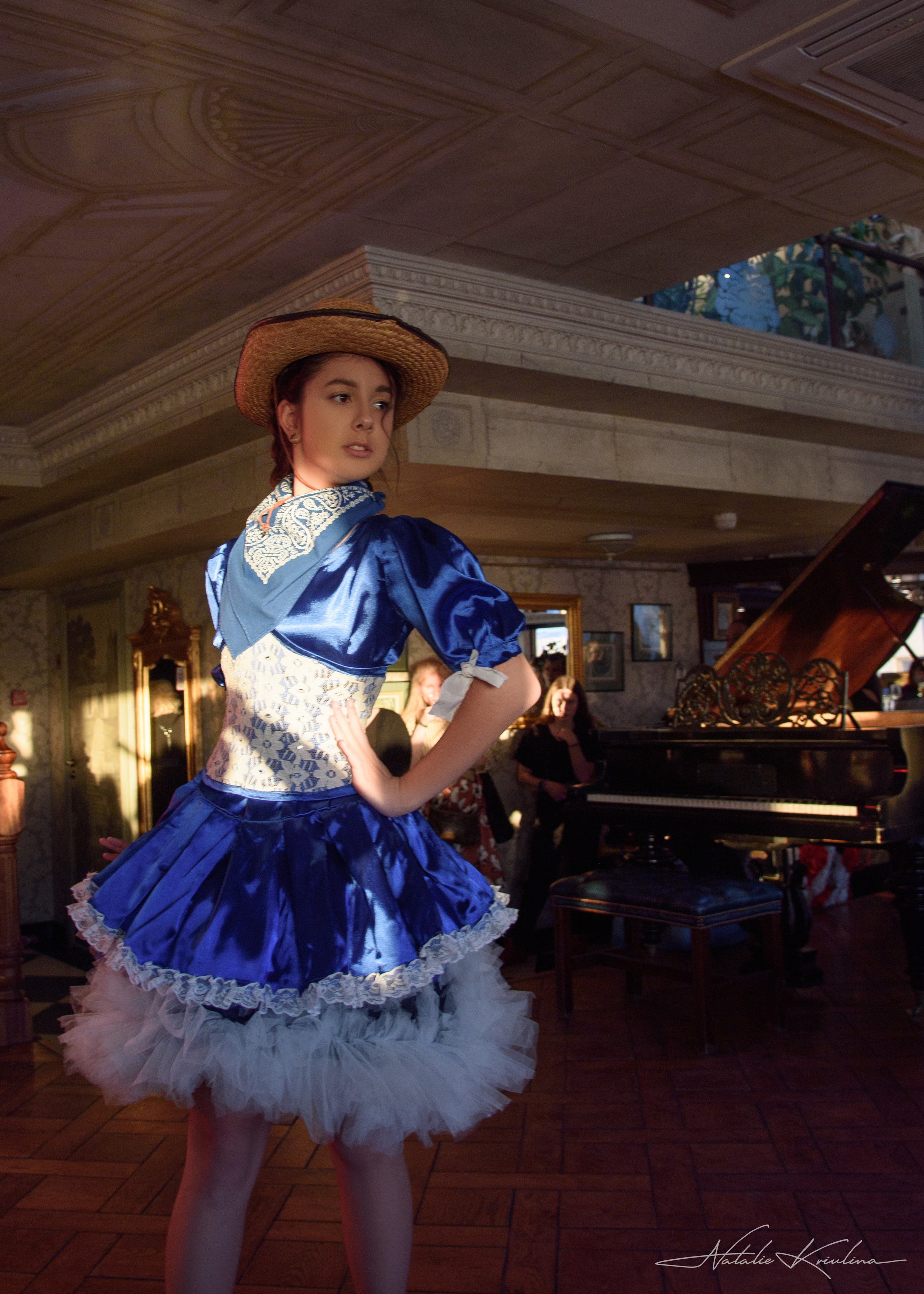 Фэшн показ дизайнерской одежды. Портретный Семейный Fine-Art фотограф в Санкт-Петербурге Криулина