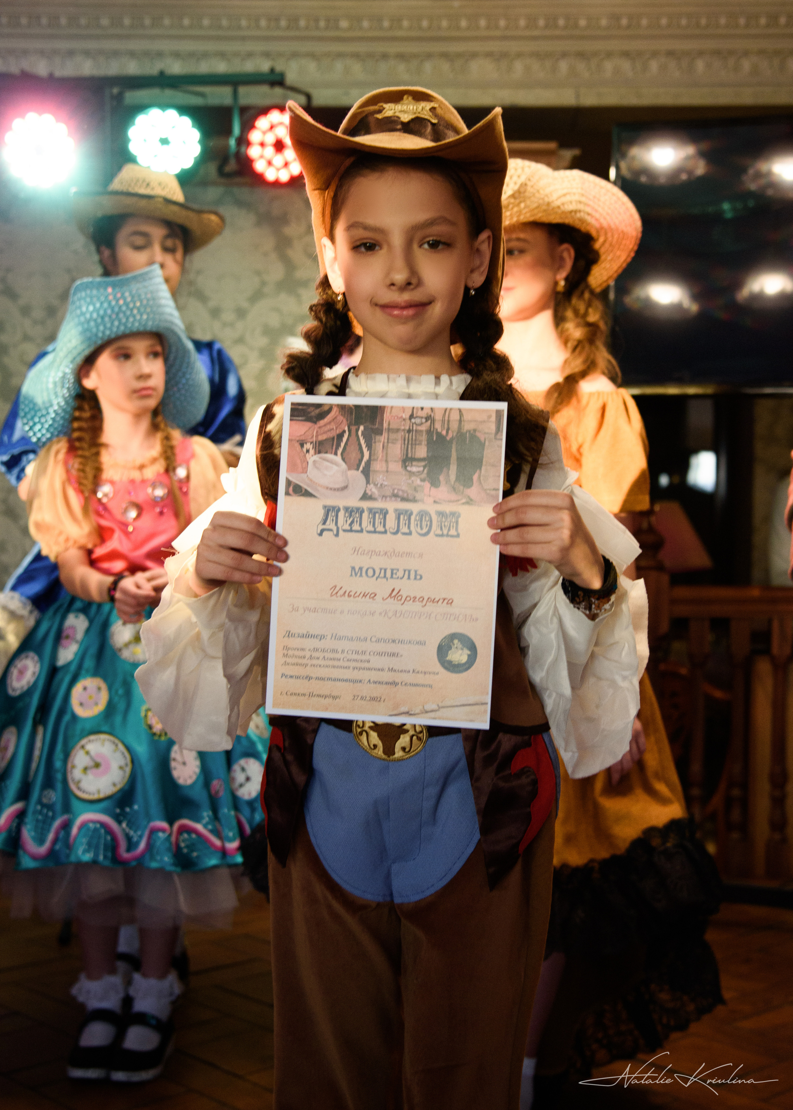 Фэшн показ дизайнерской одежды. Портретный Семейный Fine-Art фотограф в Санкт-Петербурге Криулина