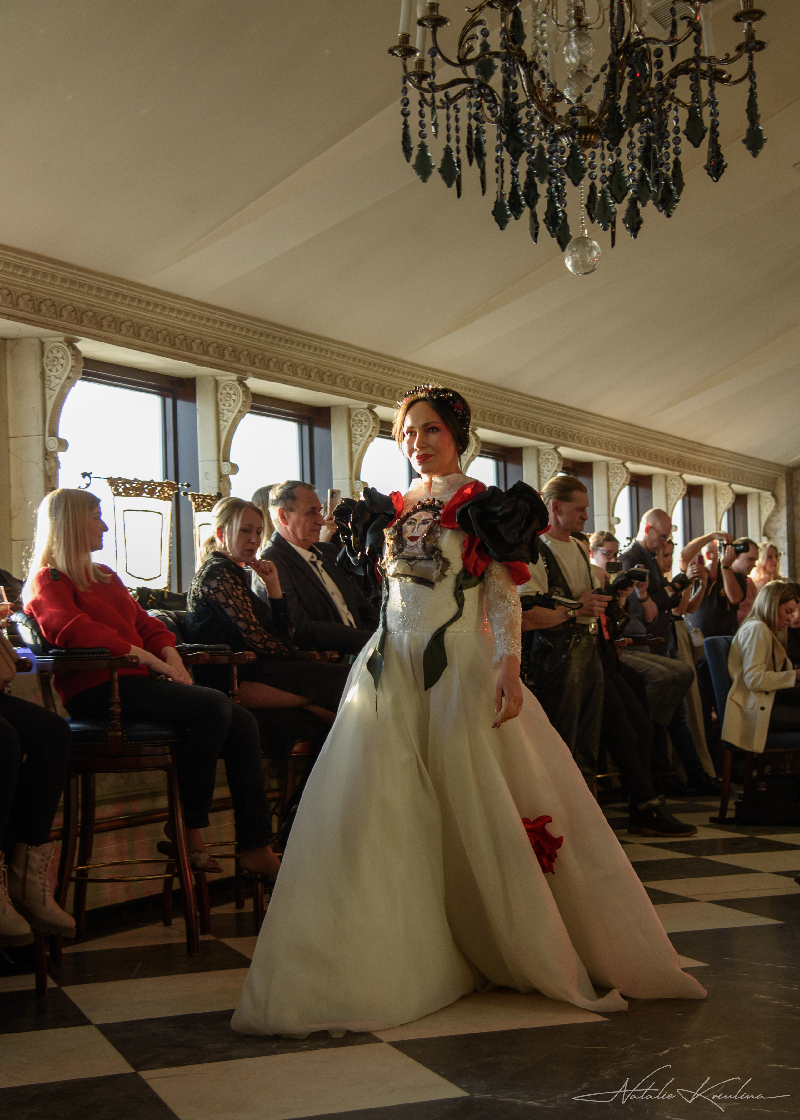 Фэшн показ дизайнерской одежды. Портретный Семейный Fine-Art фотограф в Санкт-Петербурге Криулина