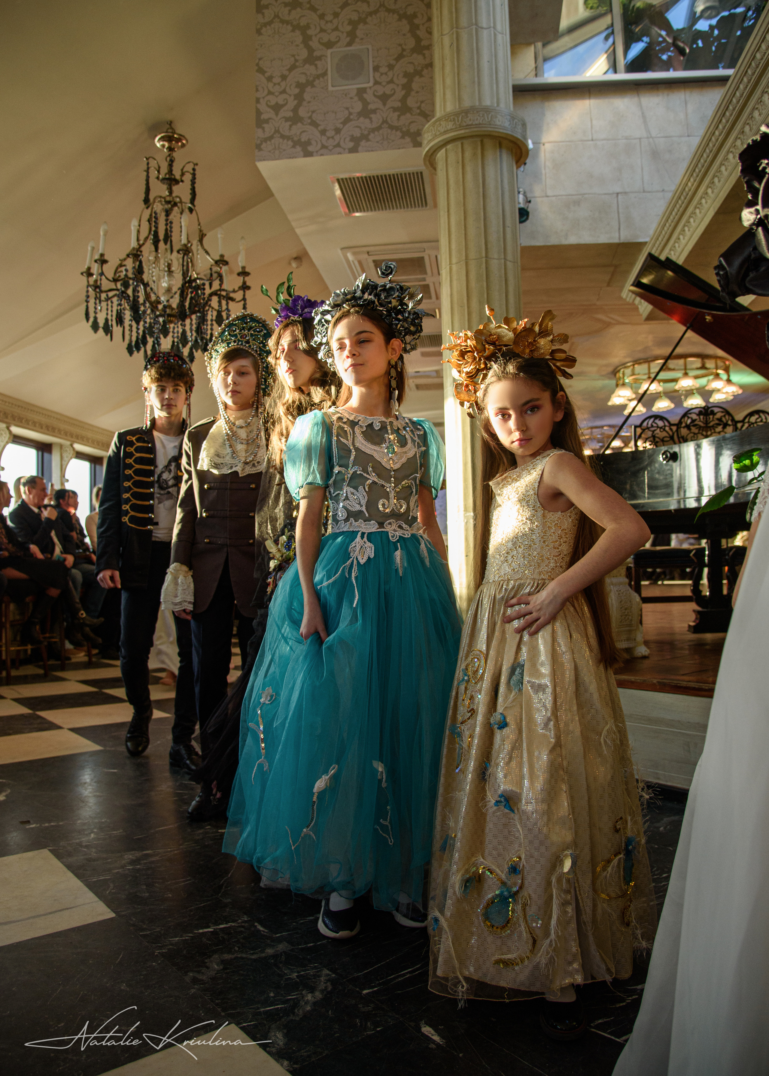 Фэшн показ дизайнерской одежды. Портретный Семейный Fine-Art фотограф в Санкт-Петербурге Криулина