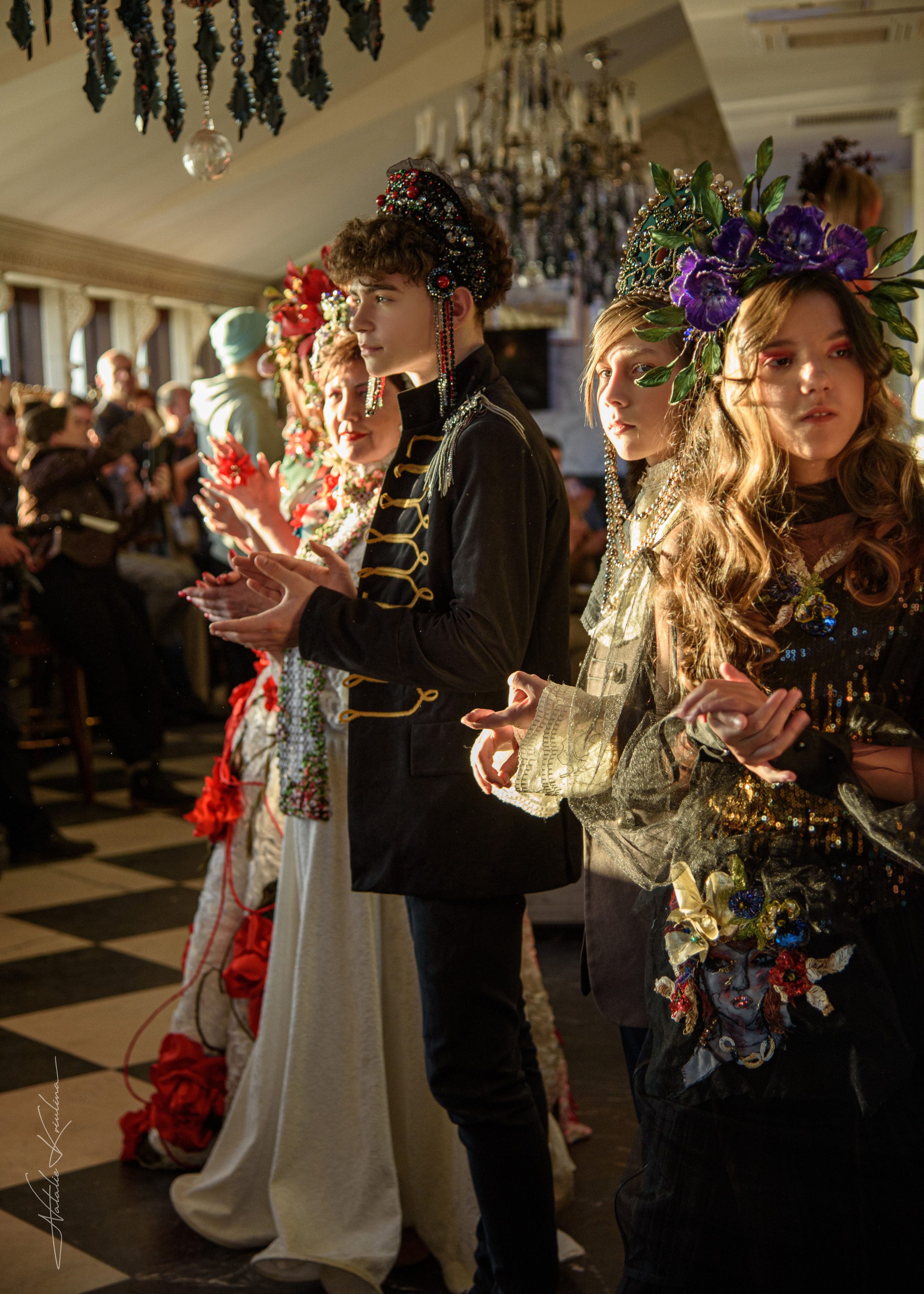 Фэшн показ дизайнерской одежды. Портретный Семейный Fine-Art фотограф в Санкт-Петербурге Криулина