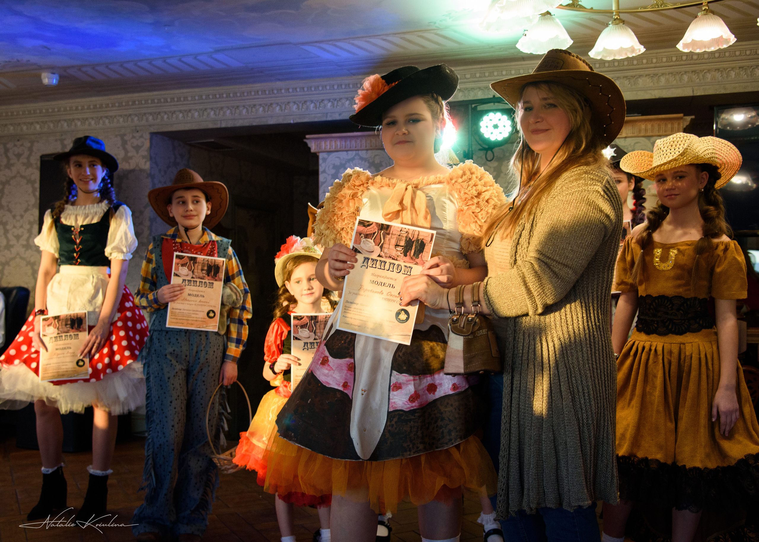 Фэшн показ дизайнерской одежды. Портретный Семейный Fine-Art фотограф в Санкт-Петербурге Криулина