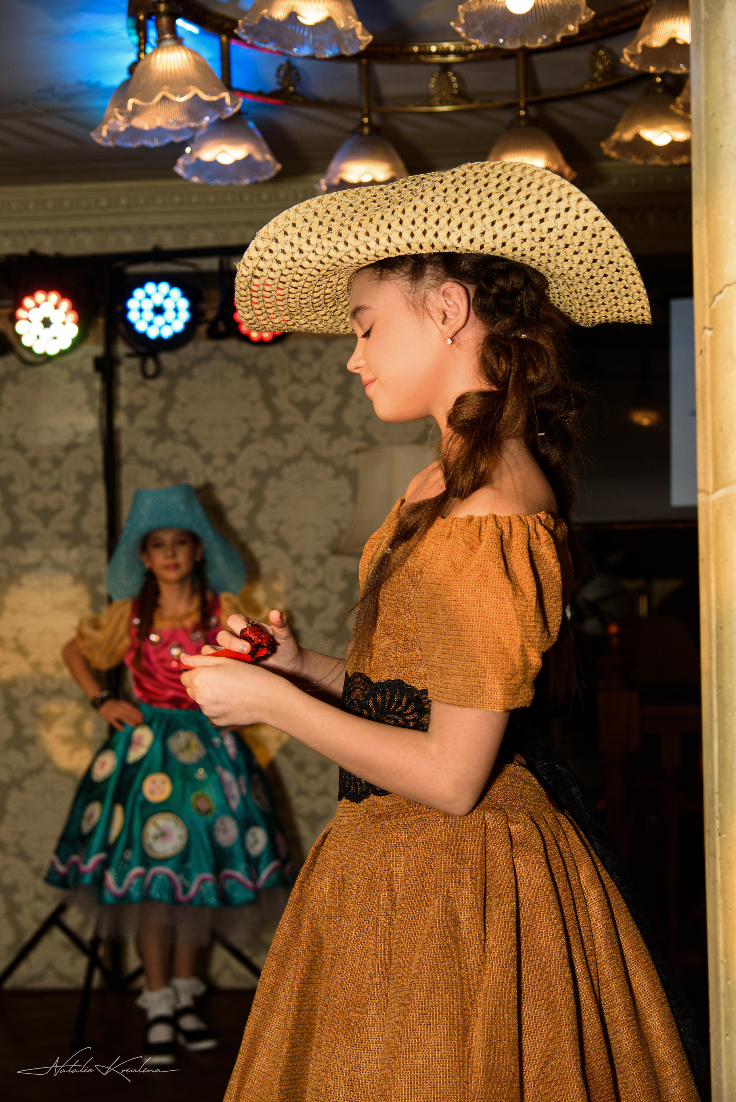 Фэшн показ дизайнерской одежды. Портретный Семейный Fine-Art фотограф в Санкт-Петербурге Криулина