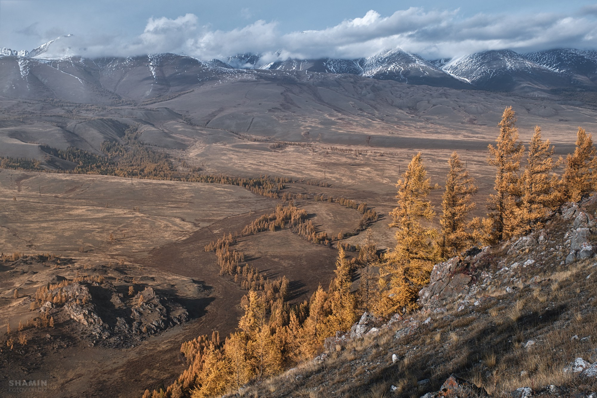 Алтай — пейзажная фотография Константина Шамина. Горы, реки и долины Алтая, природный свет, аэрофотосъёмка и классические пейзажи России.