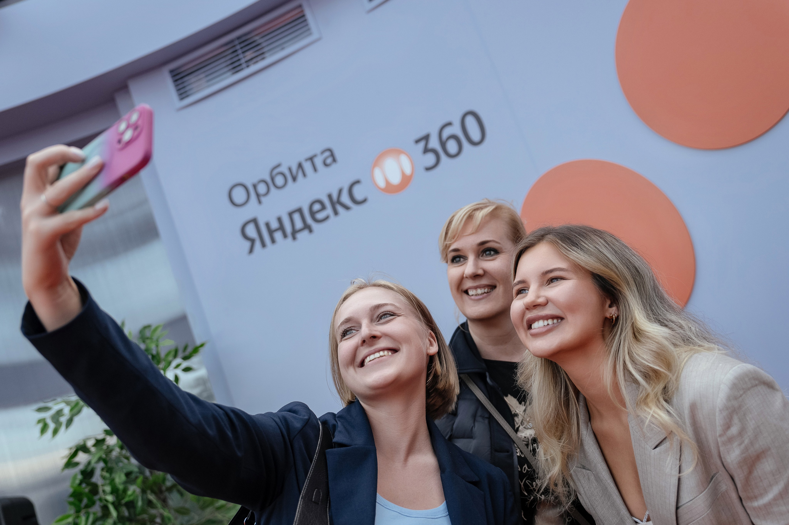 Яндекс 360 Орбита, Севкабель. Андрей Сухинин репортажный свадебный фотограф Санкт-Петербург