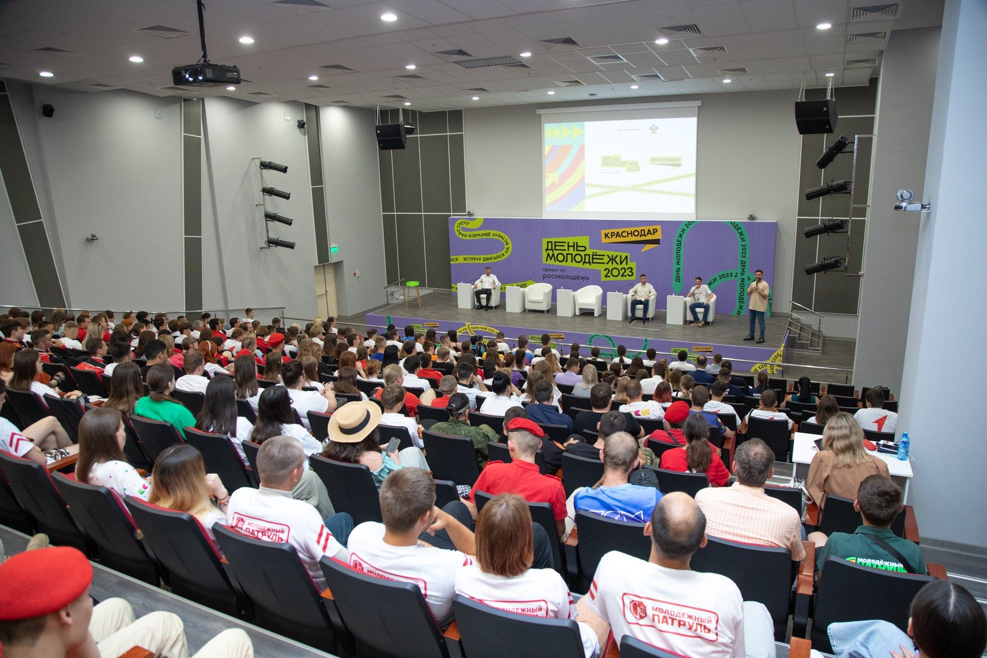 Краевой День молодёжи в Краснодаре 2023. Репортажный, промышленный и маркетплейс-фотограф Дмитрий Чернат
