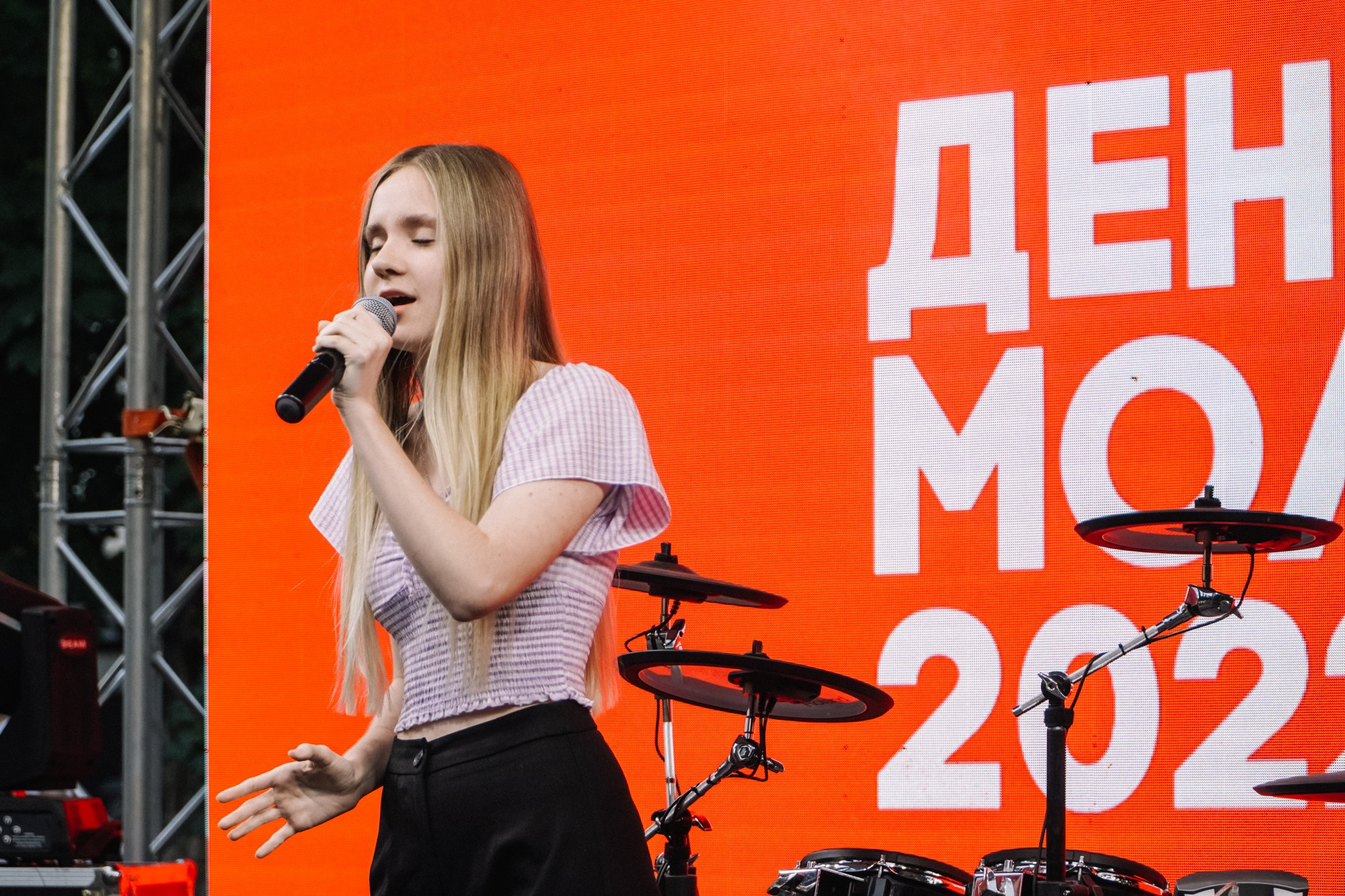 Концерт ко Дню молодёжи 2022. Репортажный, промышленный и маркетплейс-фотограф Дмитрий Чернат