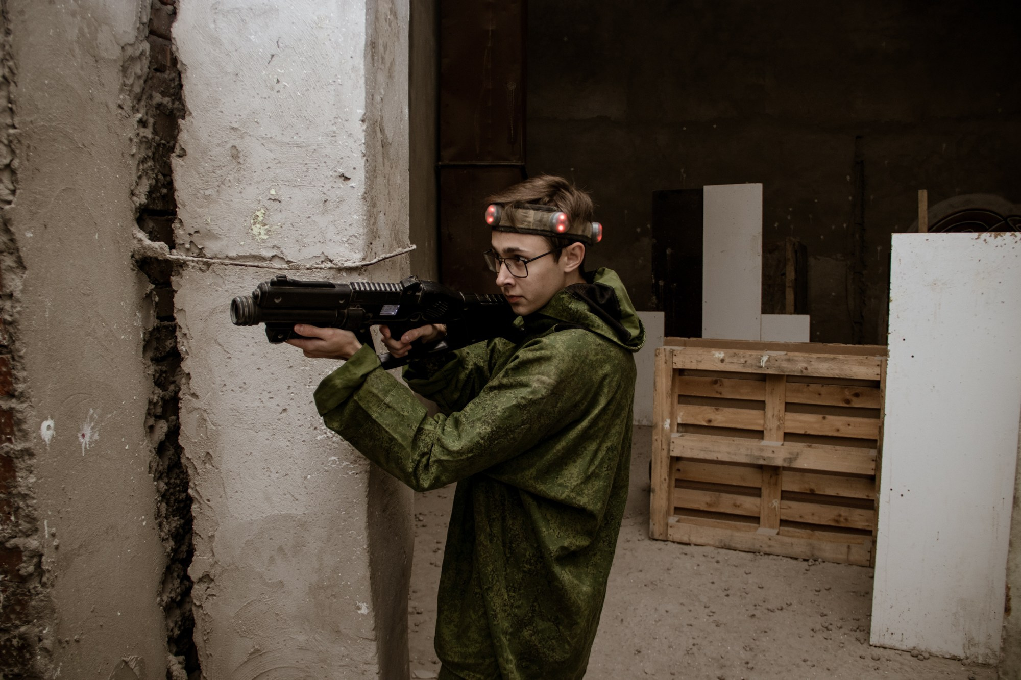 Лазертаг на заводе ЗИП. Репортажный, промышленный и маркетплейс-фотограф Дмитрий Чернат