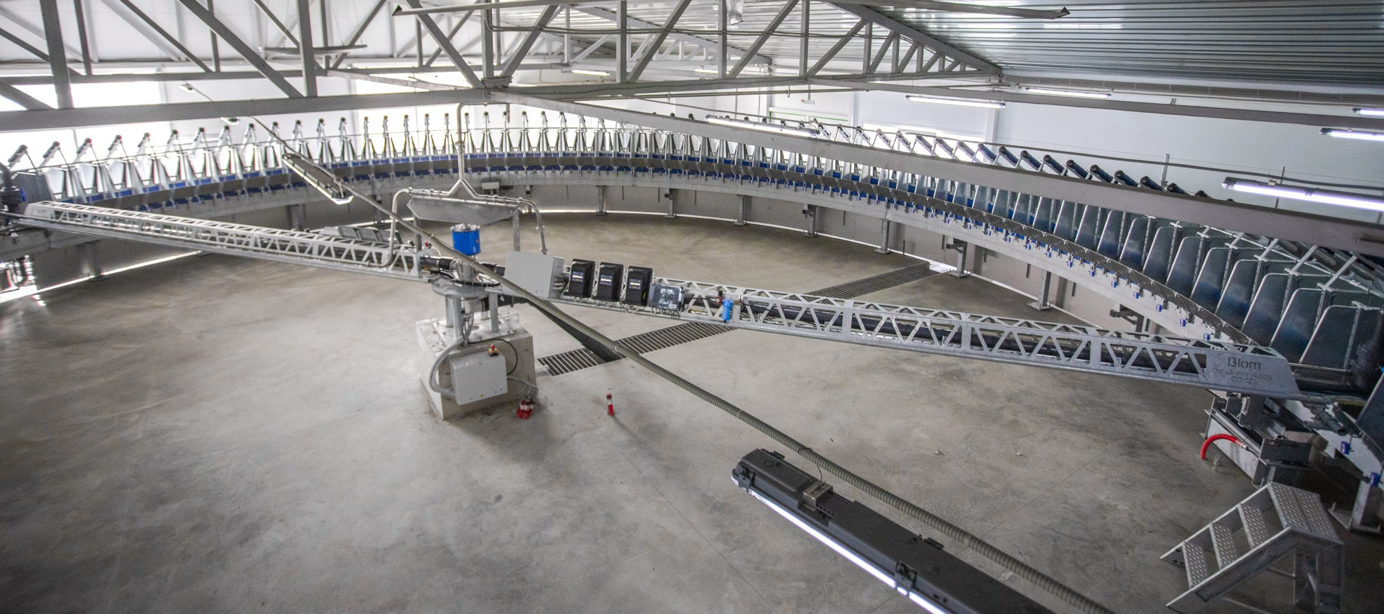 Открытие карусели для дойки скота. Репортажный, промышленный и маркетплейс-фотограф Дмитрий Чернат