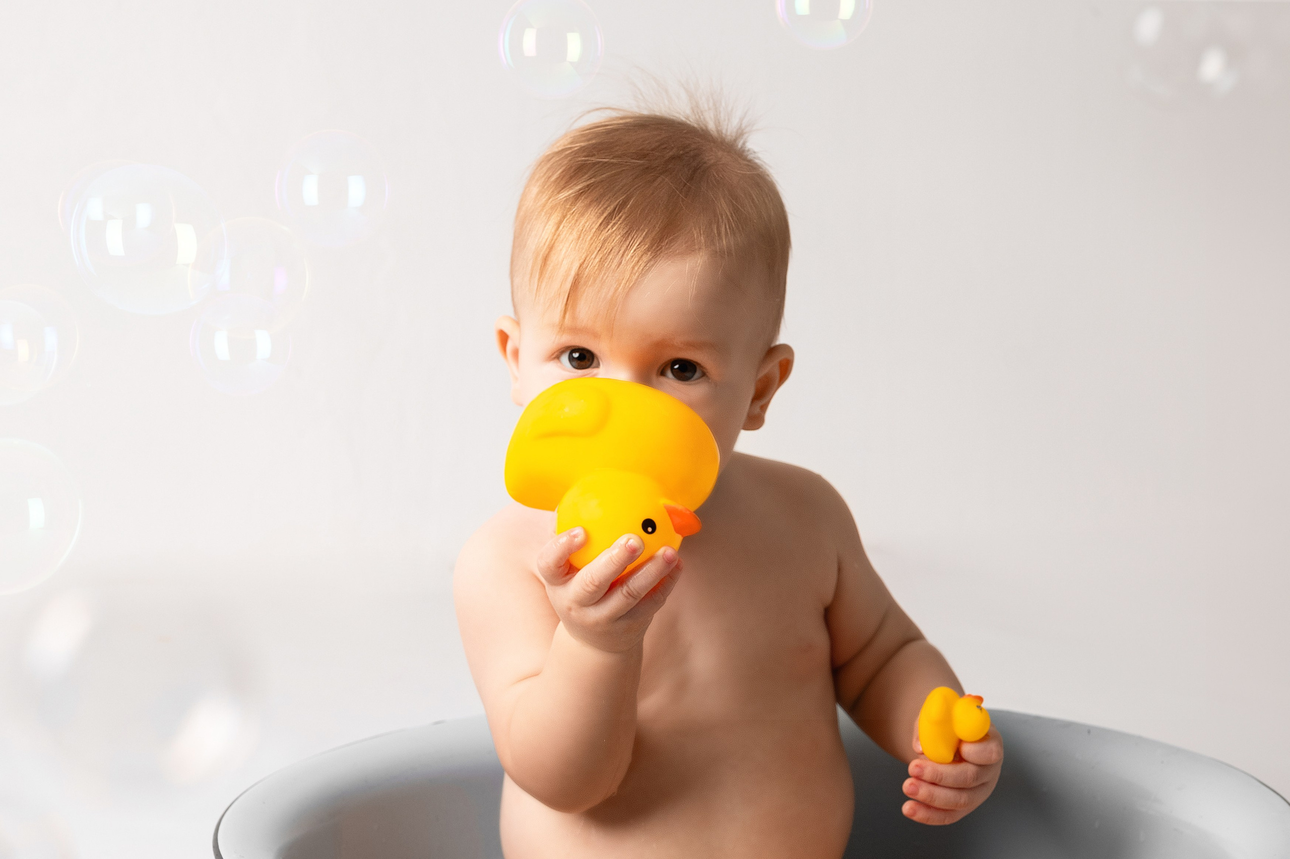 Фотосессия годовасия с купанием. Фотограф новорожденных в Норильске Виктория Шагалиева